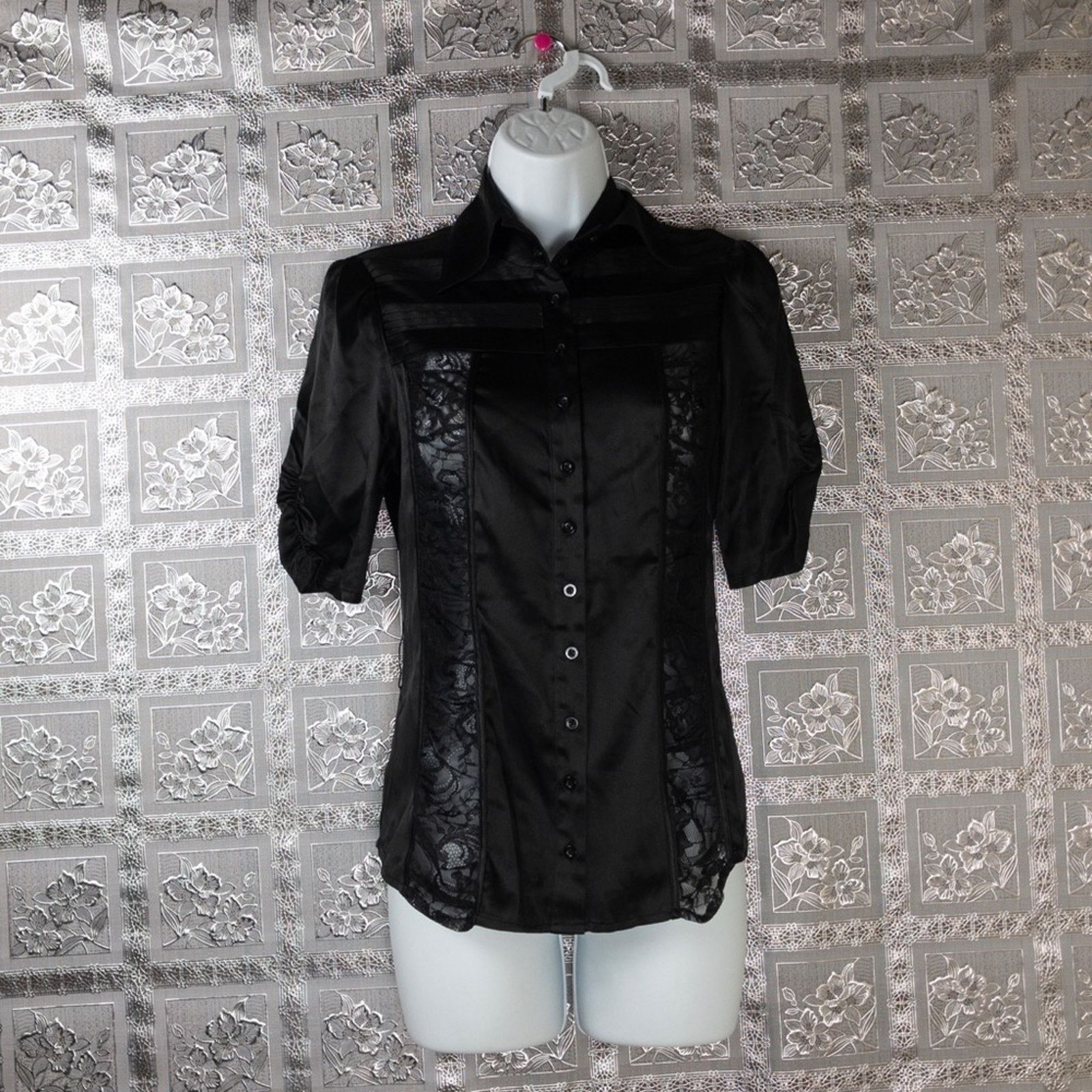 Bebe NWT Bebe Black Silk Floral Button Down Shirt Size XS / US 0-2 / IT 36-38 - 1 Thumbnail
