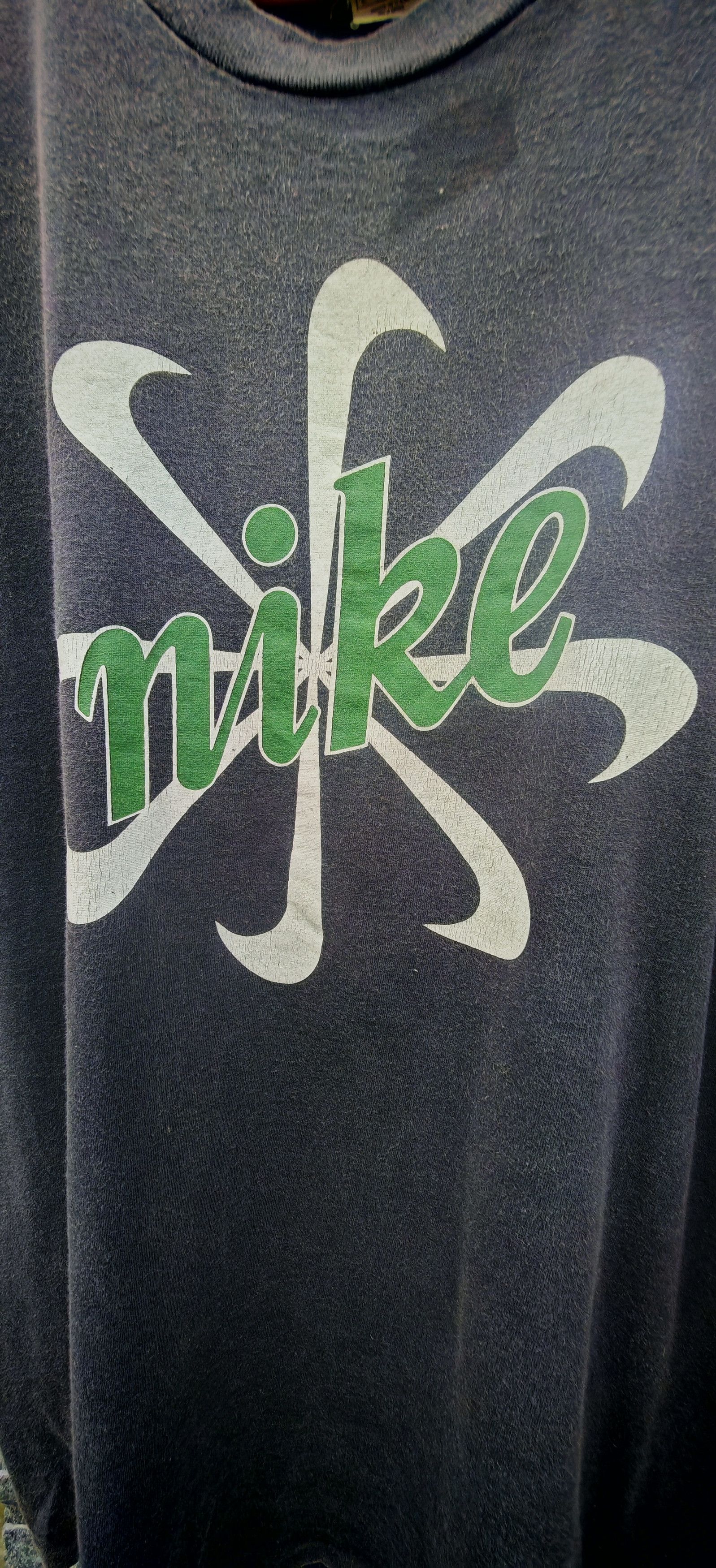 Nike Nike vintage 90s made in USA sun-faded starburst graphic tee Size US L / EU 52-54 / 3 - 2 Thumbnail