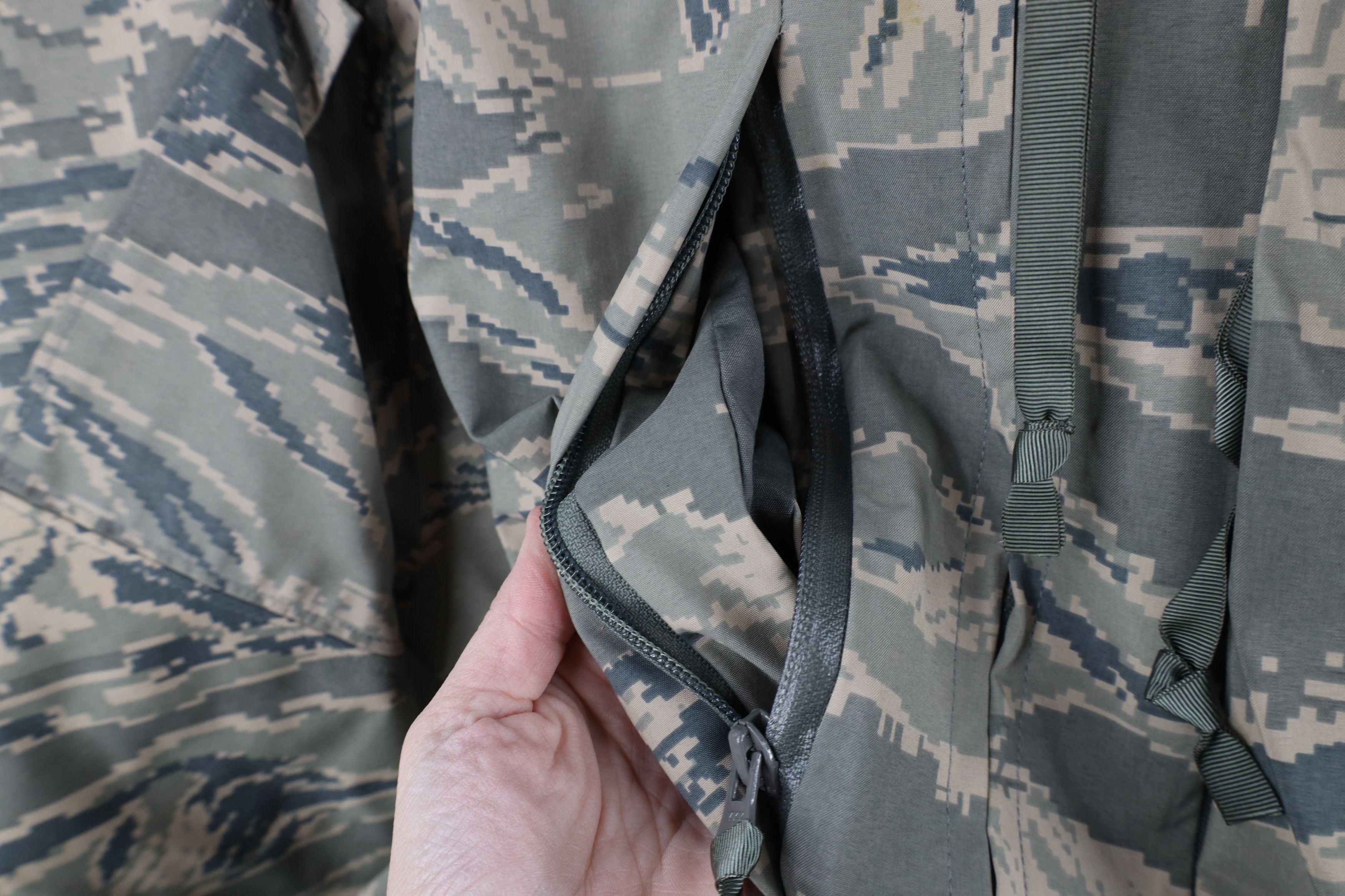 Vintage Vintage USGI Waterproof Tiger Stripe Camouflage Jacket USA Size US M / EU 48-50 / 2 - 8 Thumbnail