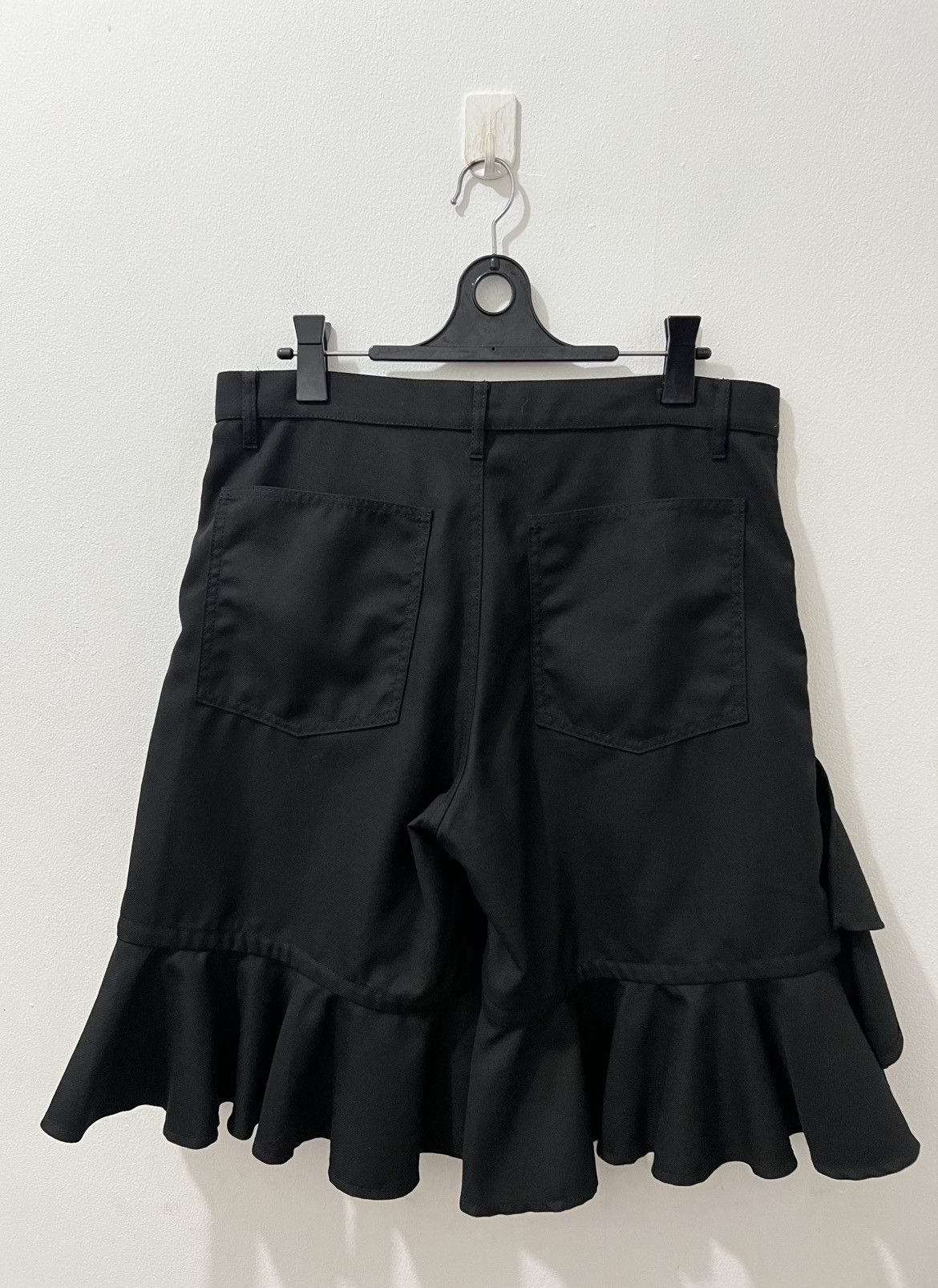 Comme des Garcons SHIRT Comme des Garçons Shirt - S/S’23 Bermuda Ruffled Shorts Size US 34 / EU 50 - 6 Thumbnail