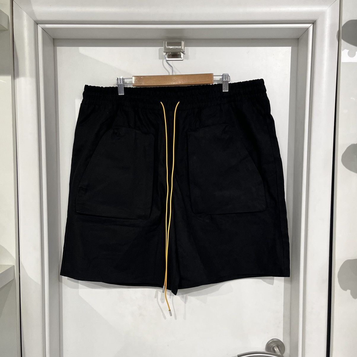 Fashion Nova Cargo Shorts Black Size US 36 / EU 52 - 1 Thumbnail