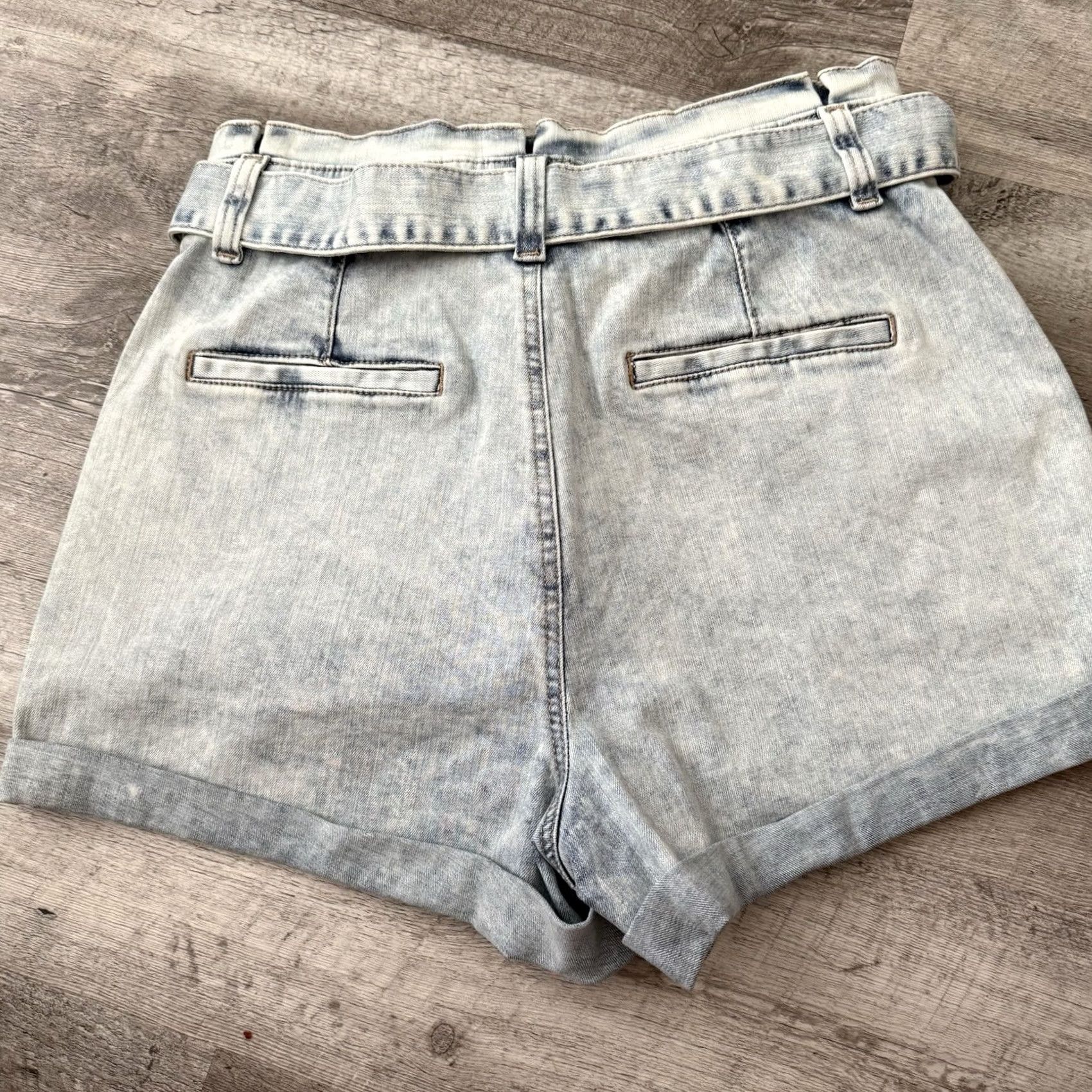 Express EXPRESS Womens 10 High Rise Shortie Denim Paper Bag Tie Front Belted Cuffed Hem Pockets Blue Shorts 2.5in Inseam Size 32" / US 10 / IT 46 - 7 Thumbnail