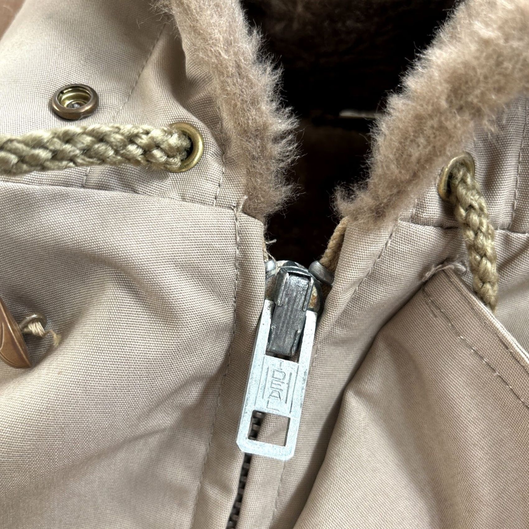 Vintage Vtg Rancher Western Cowboy Mens Jacket Coat Parka Lined 1970s Beige 38 Long Outdoor Outdoorsy Turndown Button Zip Cotton ACrilan Size US XXS / EU 40 - 4 Thumbnail
