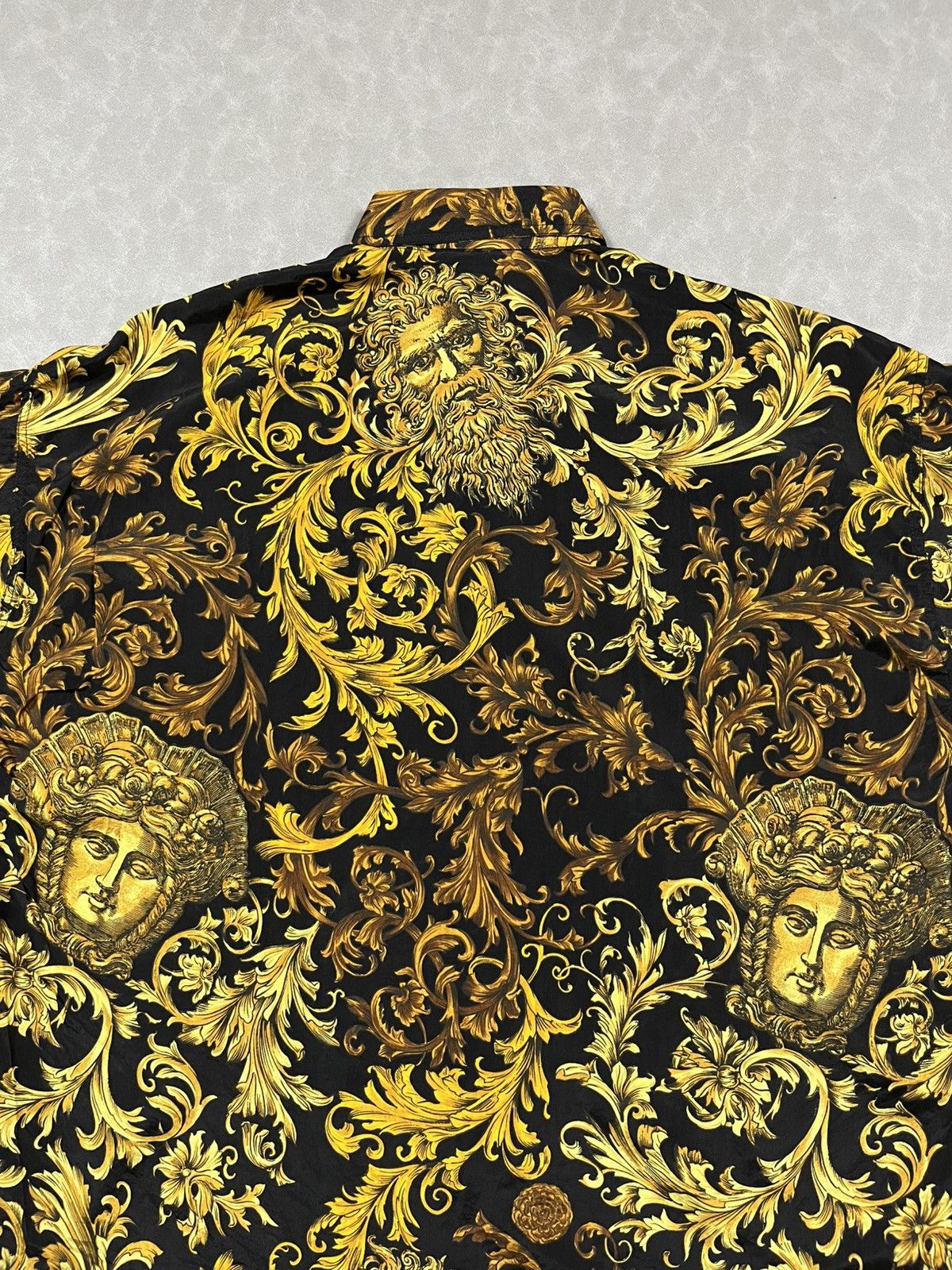 Versace Jeans Couture 90s Versace baroque silk Size US L / EU 52-54 / 3 - 2 Thumbnail