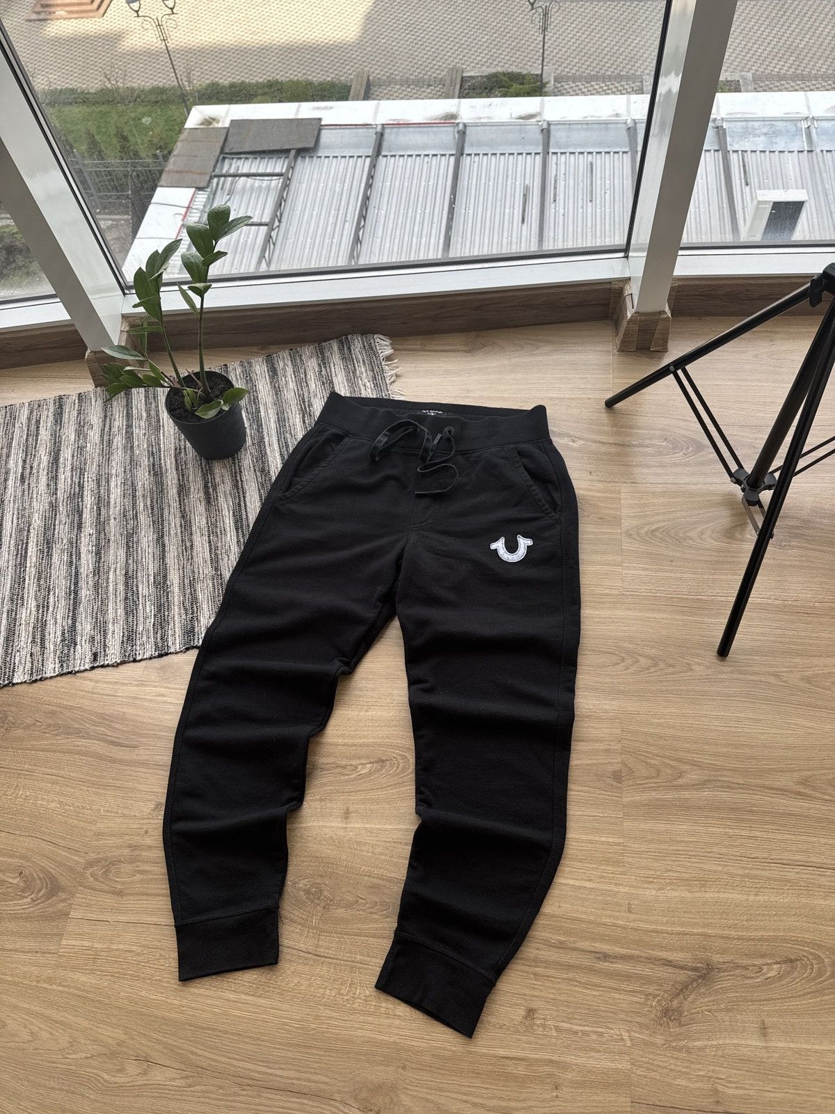 True Religion × Vintage True religion Embroidered logo distressed sweatpants Size US 30 / EU 46 - 2 Thumbnail