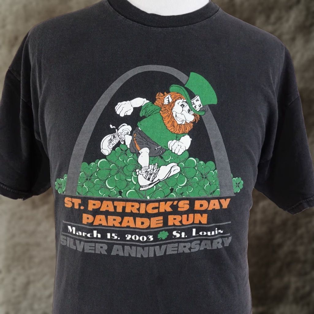 Hanes VINTAGE St Patrick's Day Parade Run 2003 T-Shirt XL Black Unisex - Hanes - Crew Neck - Short Sleeve - 2000s - 25" Pit to Pit - Graphic/Faded Size US XL / EU 56 / 4 - 1 Thumbnail