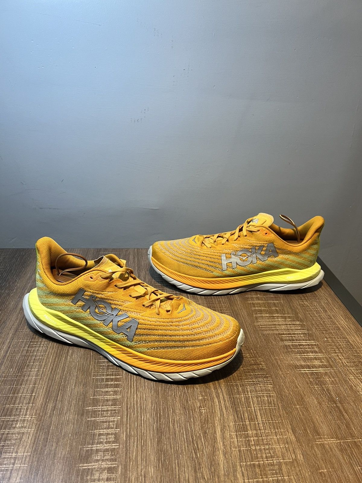 Hoka Size 12 D Hoka One One Mach 5 Radiant Yellow Evening Size US 12 / EU 45 - 2 Thumbnail