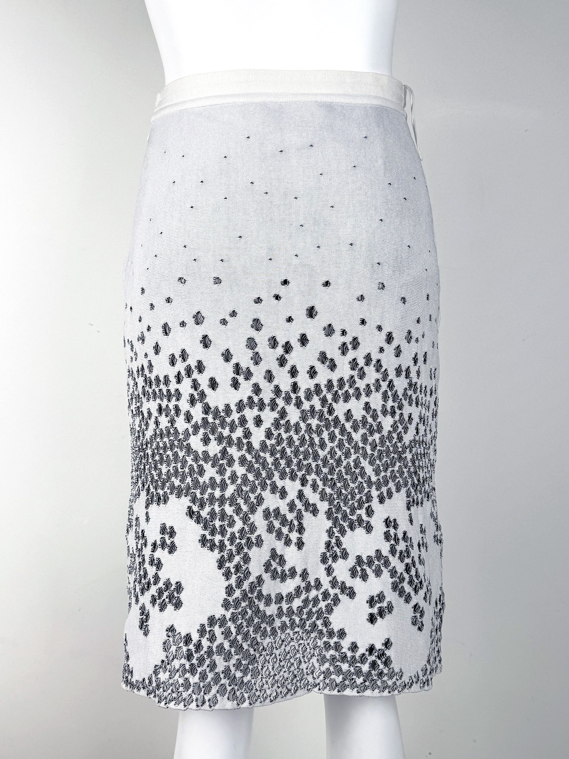 Dior Christian Dior Mid length White Perforated Floral Skirt Size 28" / US 6 / IT 42 - 5 Thumbnail