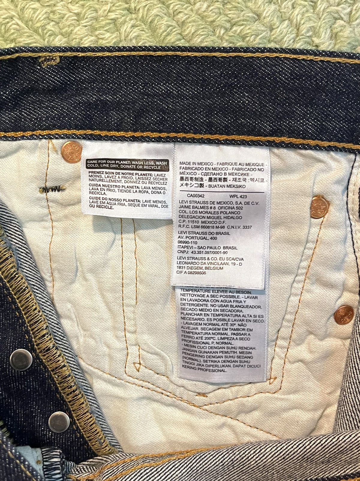 Levi's 2000s Levi’s Navy Denim 501 33/30 Button Fly Size US 33 - 9 Thumbnail