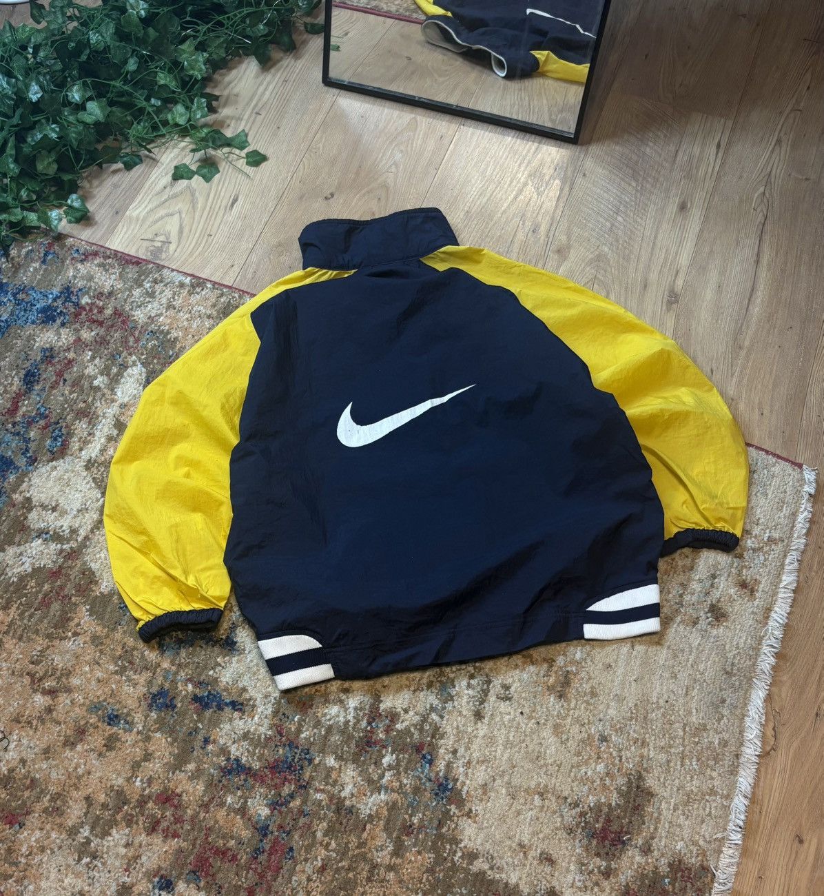 Nike 90s Nike Vintage Nylon Jacket Big Swoosh Logo Back Rare Y2K Size US S / EU 44-46 / 1 - 1 Thumbnail