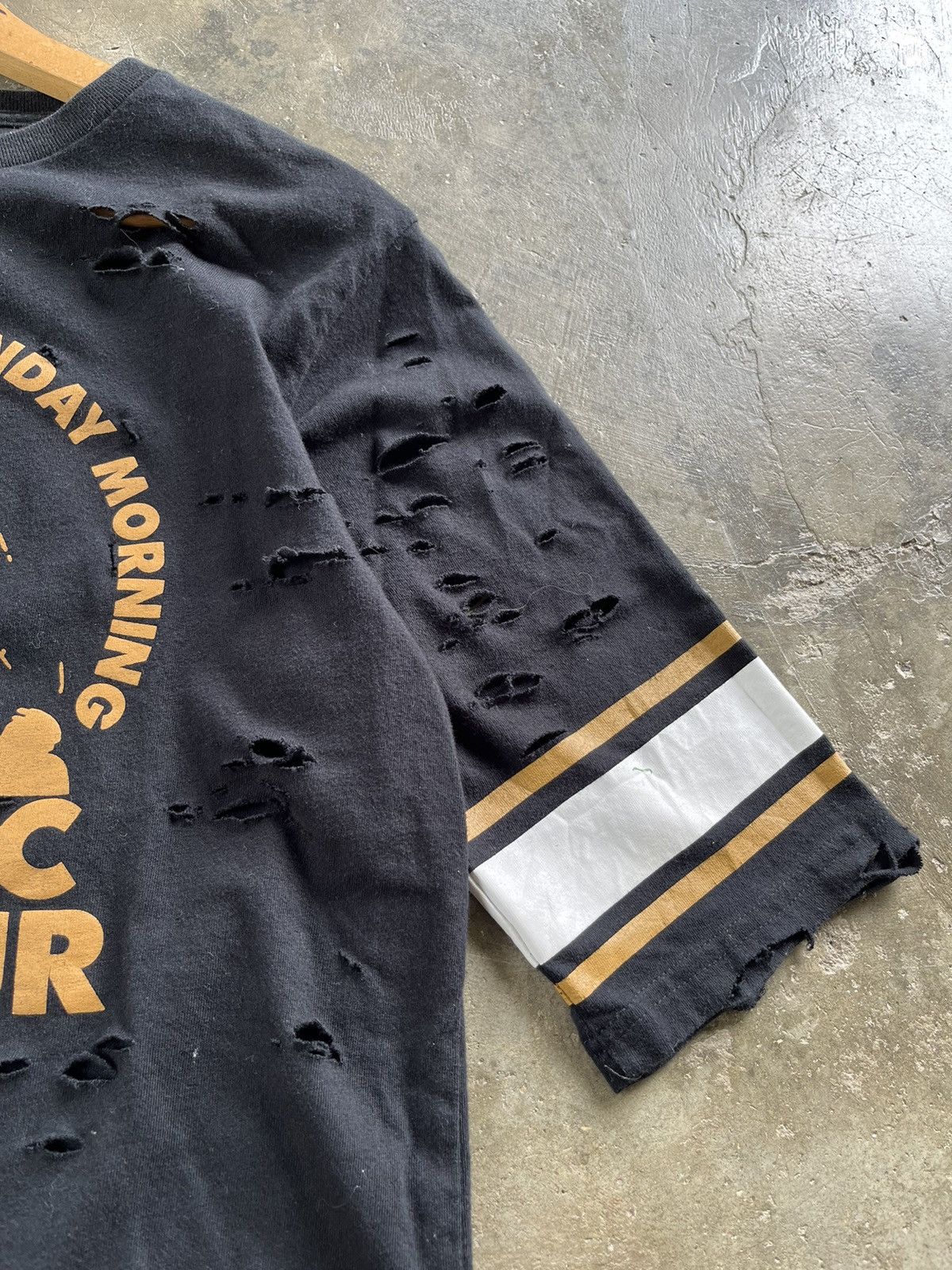 Hysteric Glamour × Japanese Brand RARE Hysteric Glamour Raglan Big Logo Distressed Tee Size US M / EU 48-50 / 2 - 5 Thumbnail