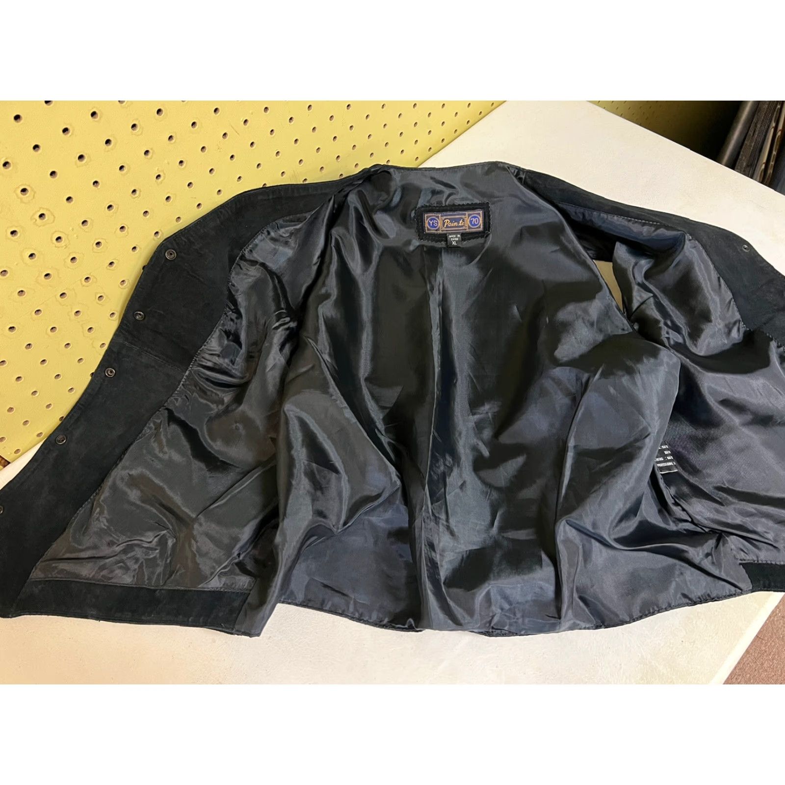 Vintage VINTAGE Western Vest Leather Satin Black XL Women Snap Western Vest Womens XL Black Satin Leather Snap Vintage Size XL / US 12-14 / IT 48-50 - 8 Thumbnail