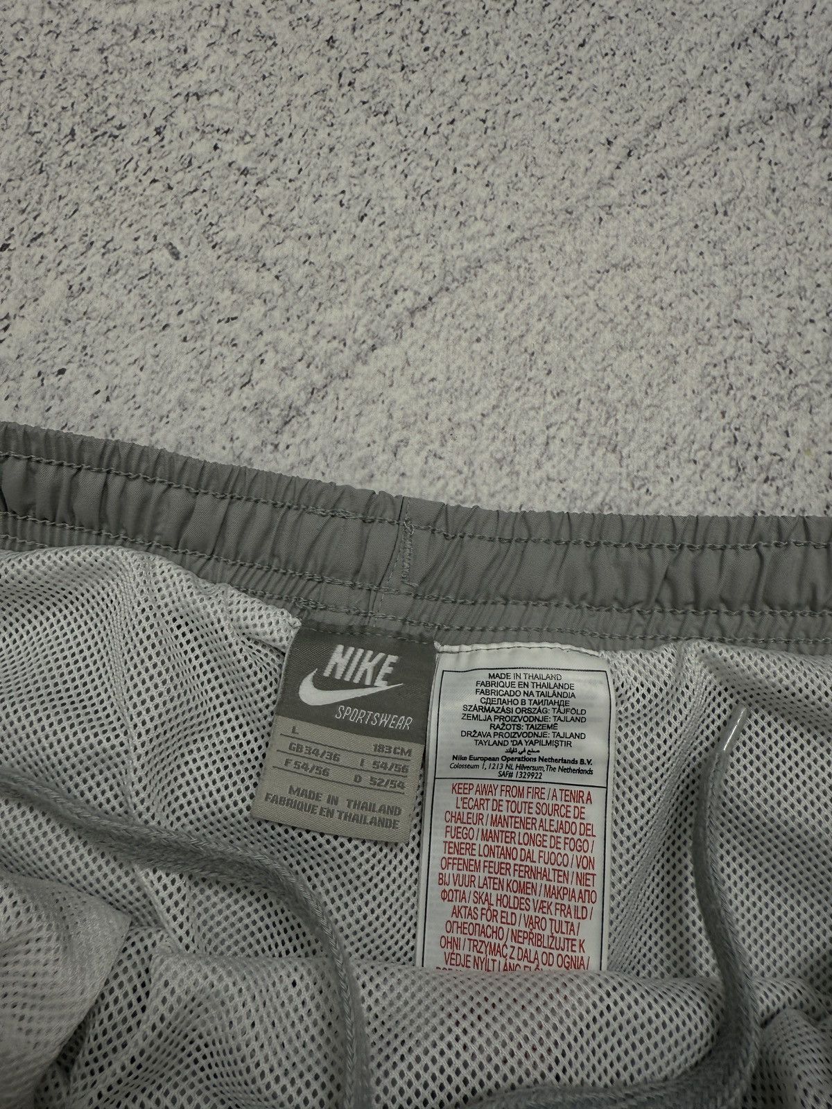 Nike Vintage Nike shorts streetwear swoosh casual y2k size L Size US 34 / EU 50 - 7 Thumbnail