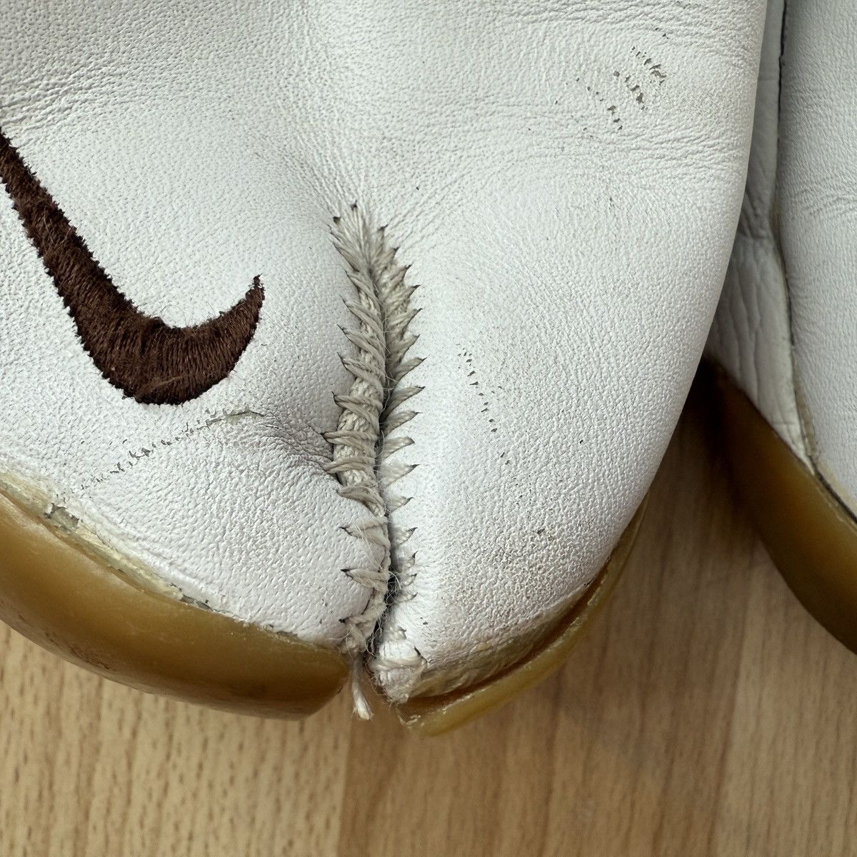 Nike Nike Rift Split Toe White Leather Trainers (2006) size UK 8 Size US 8 / EU 41 - 7 Thumbnail