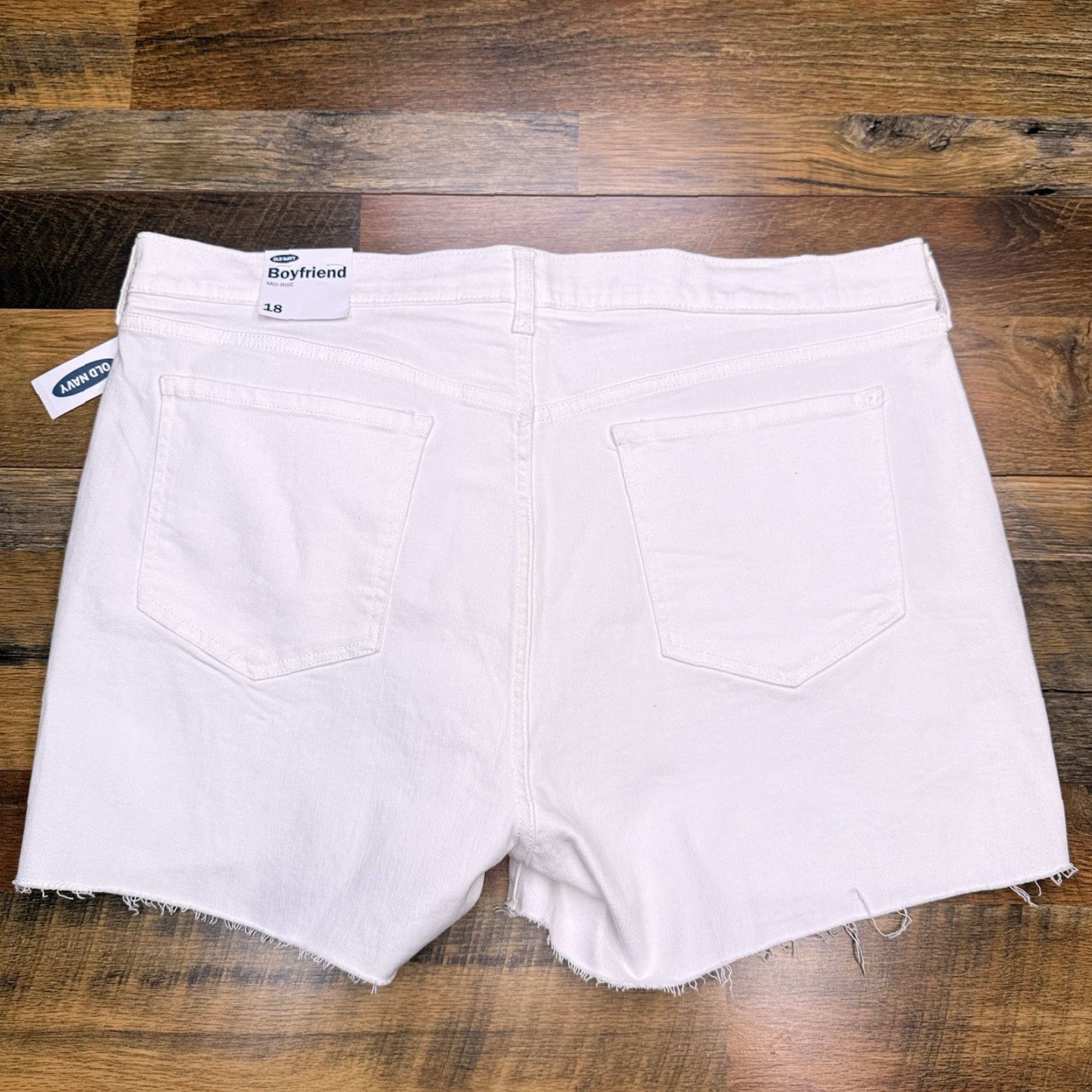Old Navy Old Navy Womens 18 White Mid Rise Stretch Cut-Off Shorts Shirt? Size 40" / US 18 - 2 Thumbnail