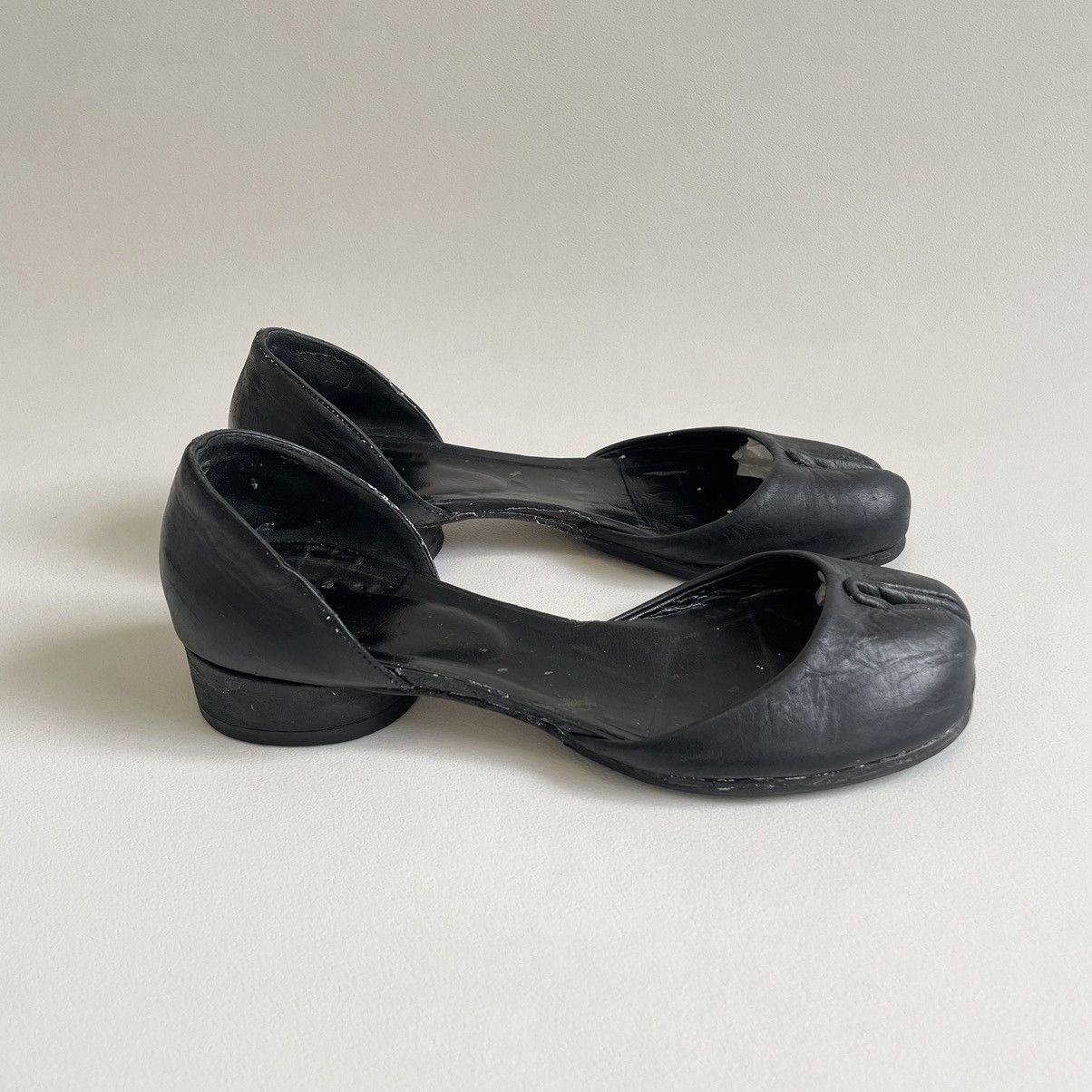 Maison Margiela 1990s Black Painted Mule Tabi Shoes Size US 8 / IT 38 - 3 Thumbnail