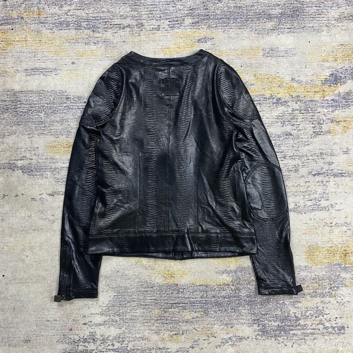 Chanel Chanel crocodile effect bikers jacket Size M / US 6-8 / IT 42-44 - 2 Thumbnail