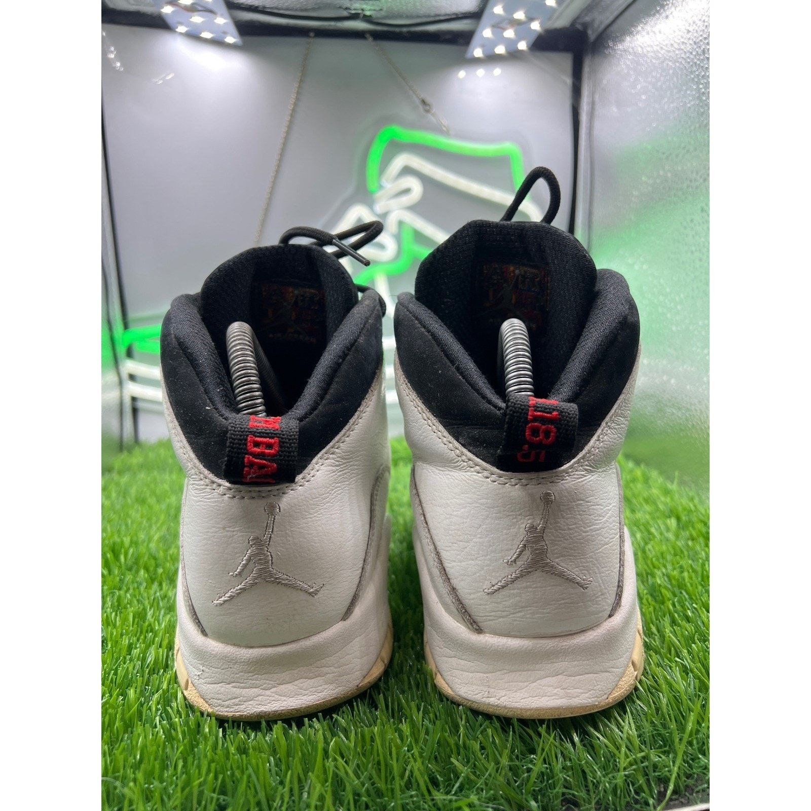 Jordan Brand × Nike Nike Air Jordan Retro 10 X GS "I'm Back" Mens 7Y White Black Size US 7 / EU 40 - 5 Thumbnail