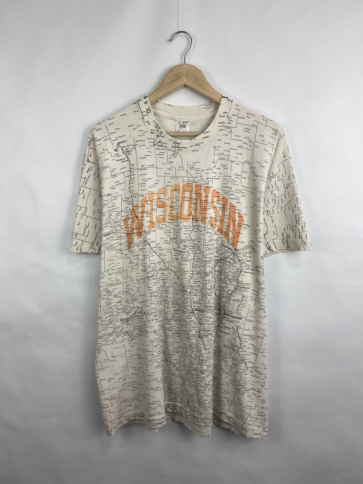 Fruit Of The Loom 🇺🇸 Vintage 90s Wisconsin All Over Print Graphic T-Shirt Rare Size US XL / EU 56 / 4 - 3 Thumbnail