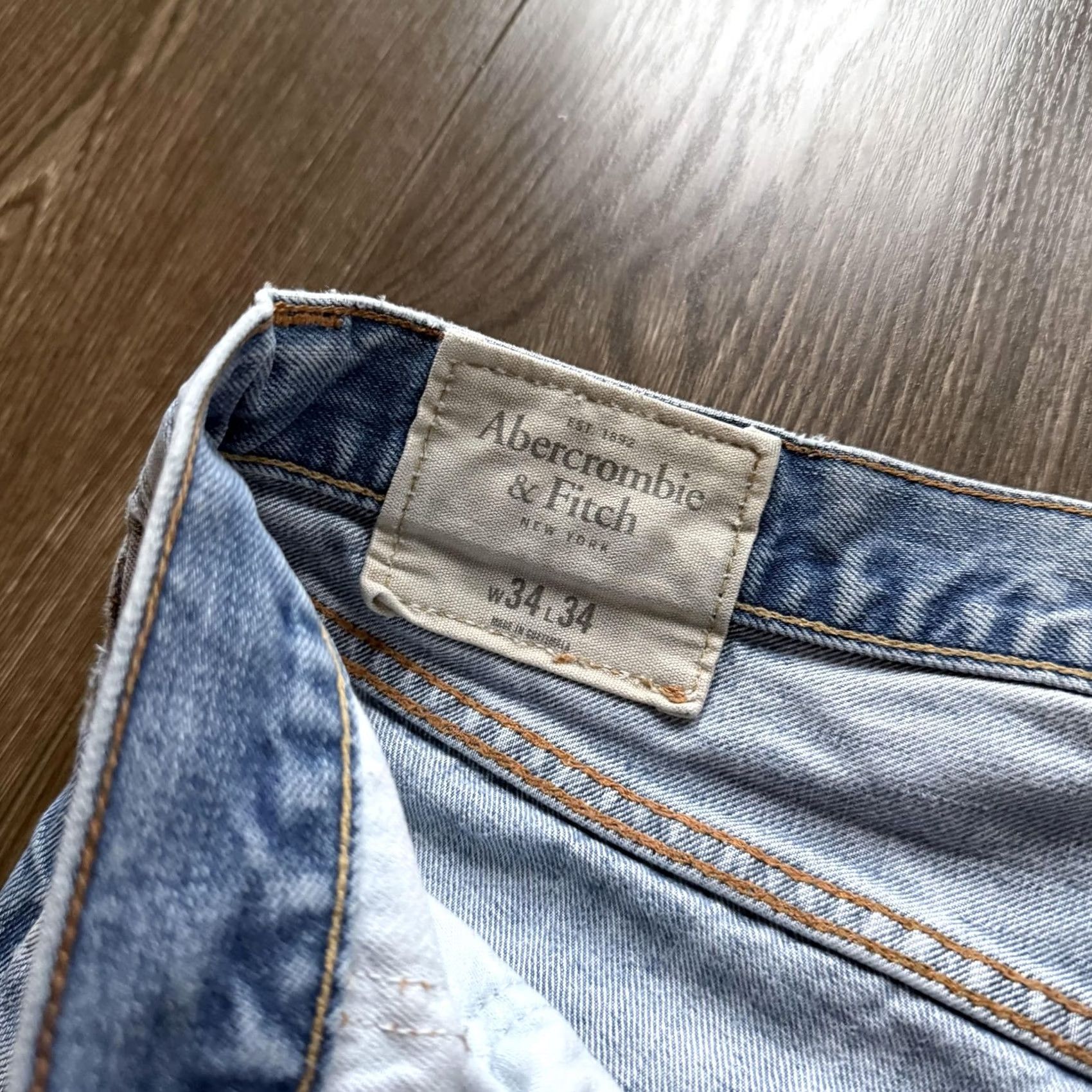 Abercrombie & Fitch VINTAGE Abercrombie & Fitch Jeans 34x34 Blue Light Wash Straight Distressed Men Regular Fit Denim Pockets Logo 90s 想 Size US 34 / EU 50 - 7 Thumbnail