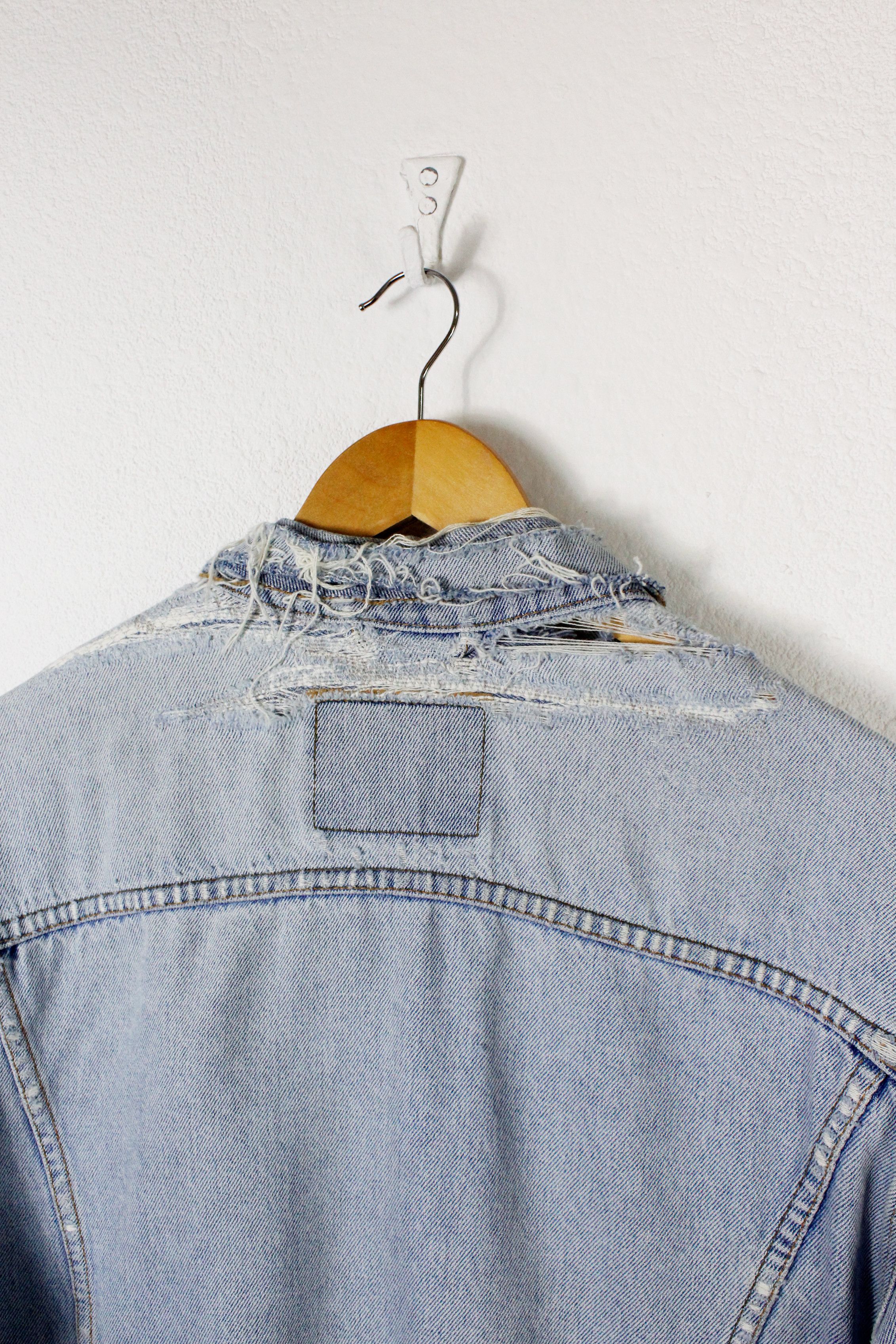 Levi's Vintage Levis Blue Denim Distressed Track Jeans Jacket 90s Size US L / EU 52-54 / 3 - 8 Thumbnail