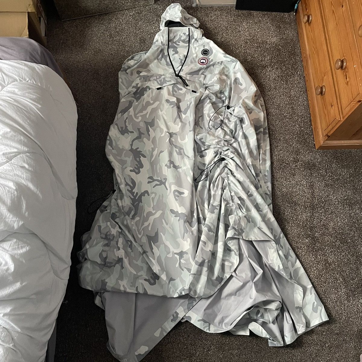 Canada Goose × Y/Project YPROJECT X CANADA GOOSE FIELD PANELLED PONCHO IN ICE CAMO Size US L / EU 52-54 / 3 - 4 Thumbnail