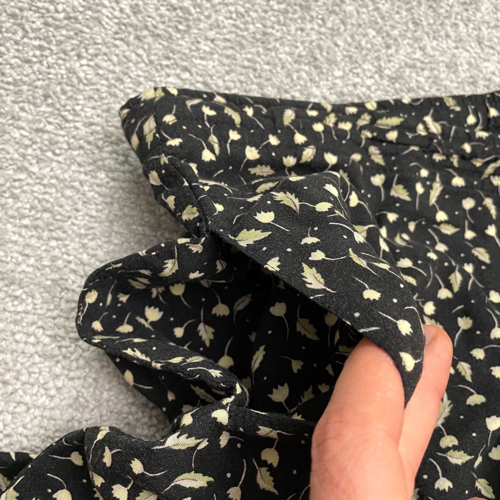 Vintage Sag Harbor Lounge Pants Womens Small Black Floral Pajama Crop Sleepwear Size 28" / US 6 / IT 42 - 5 Thumbnail