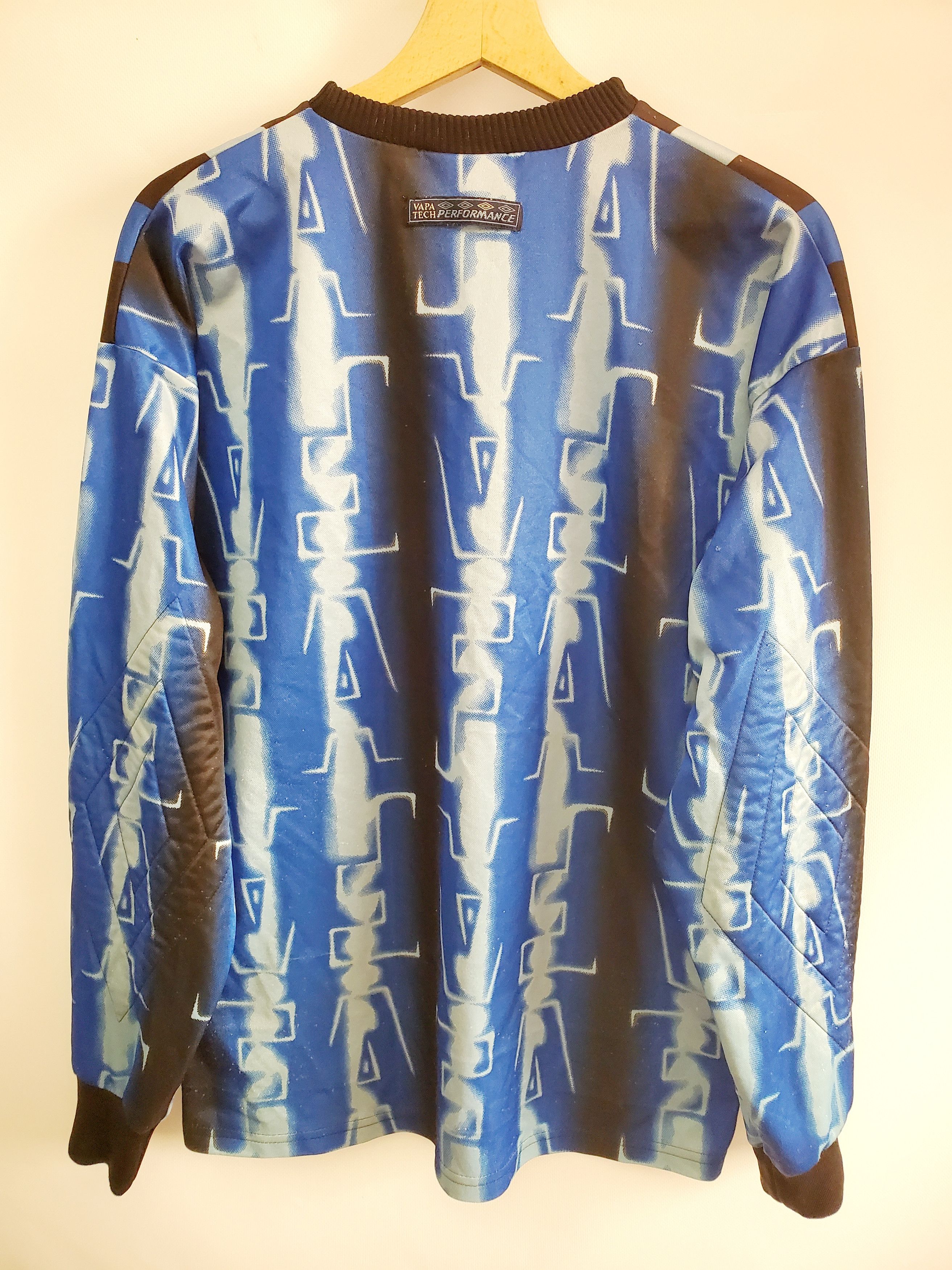Umbro × Vintage 1997-98 England Goalkeeper jersey size S,M Size US S / EU 44-46 / 1 - 5 Thumbnail