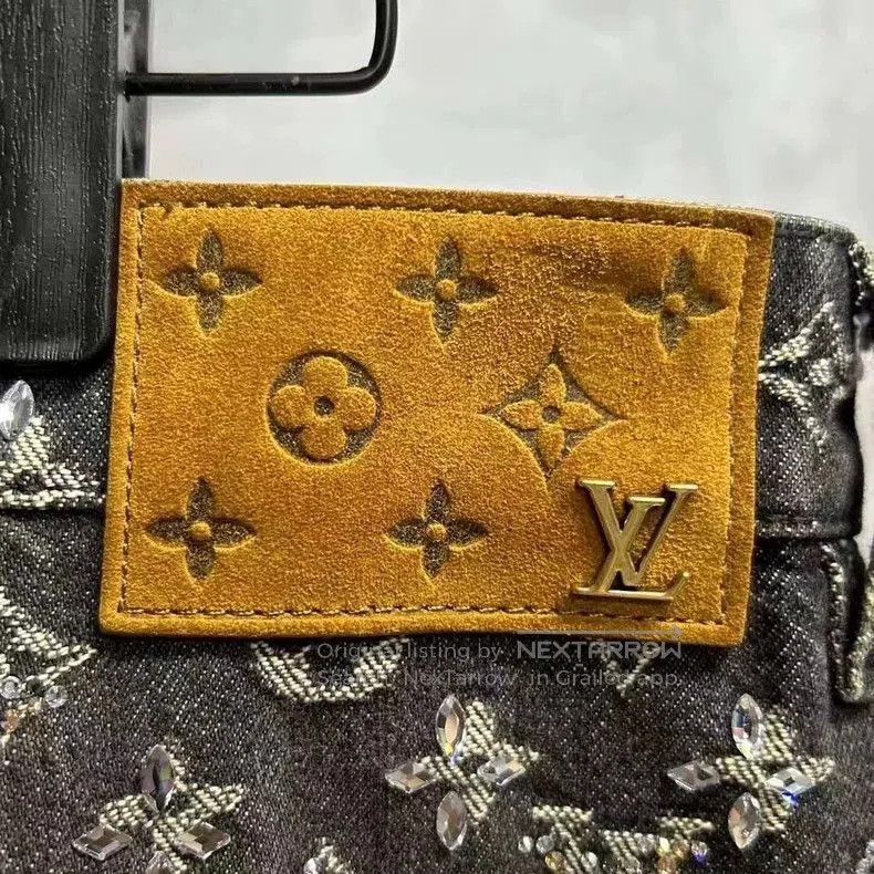 Louis Vuitton louis vuitton black grey diamond. Size US 31 - 4 Thumbnail