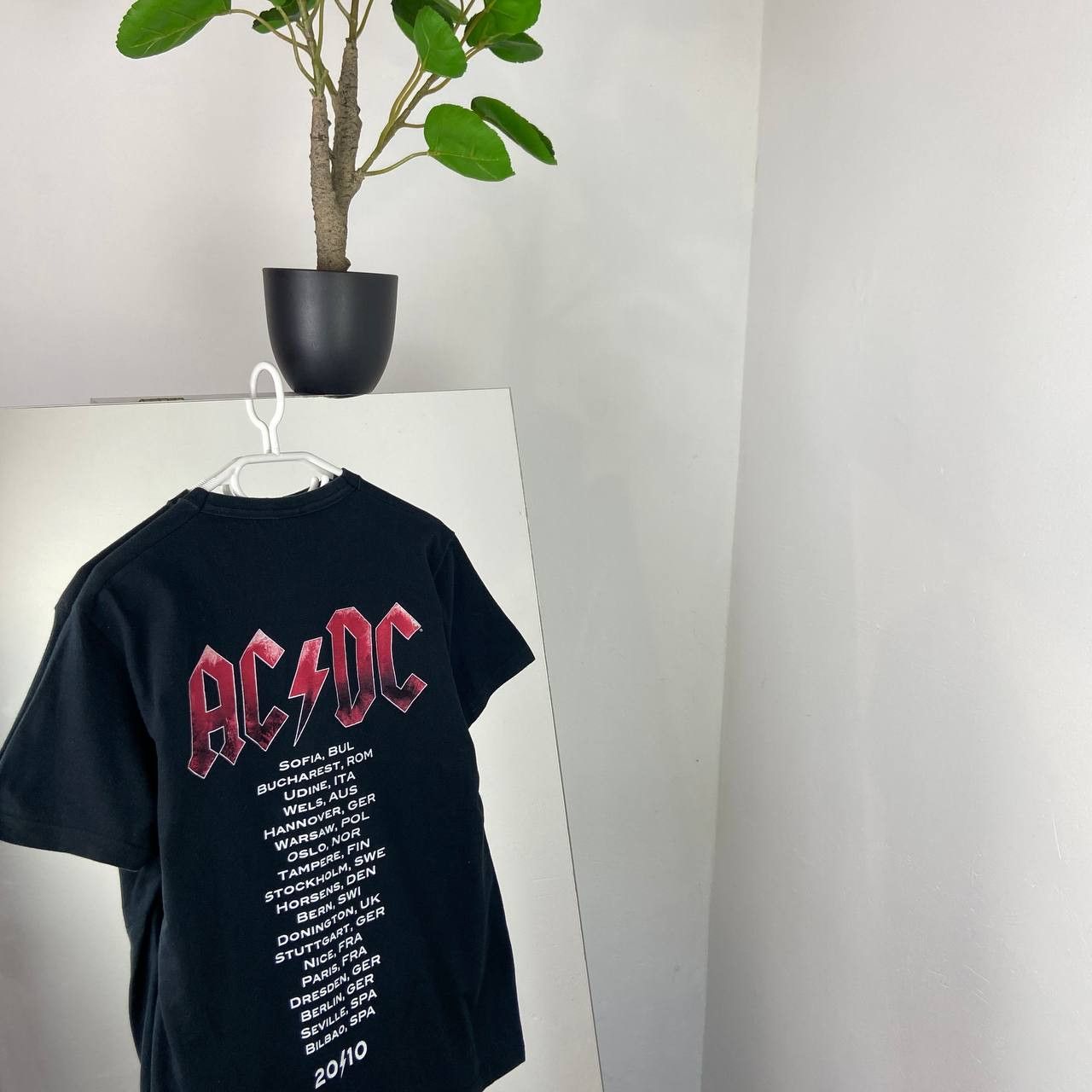 Band Tees AC/DC Vintage Rock Band Tour 2010 T-Shirt Size US S / EU 44-46 / 1 - 1 Thumbnail