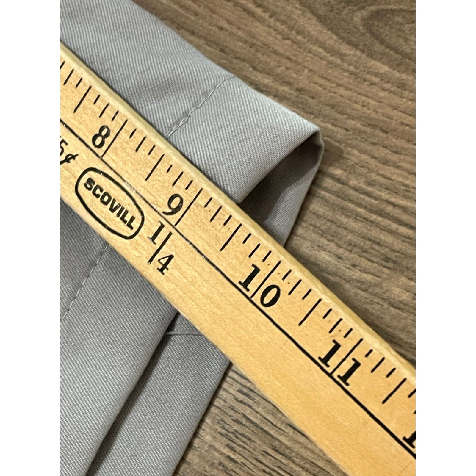 Izod IZOD Golf Shorts Mens Size 36 Gray Zip Cargo Pockets Chino Flat Front Regular K D Size US 36 / EU 52 - 7 Thumbnail