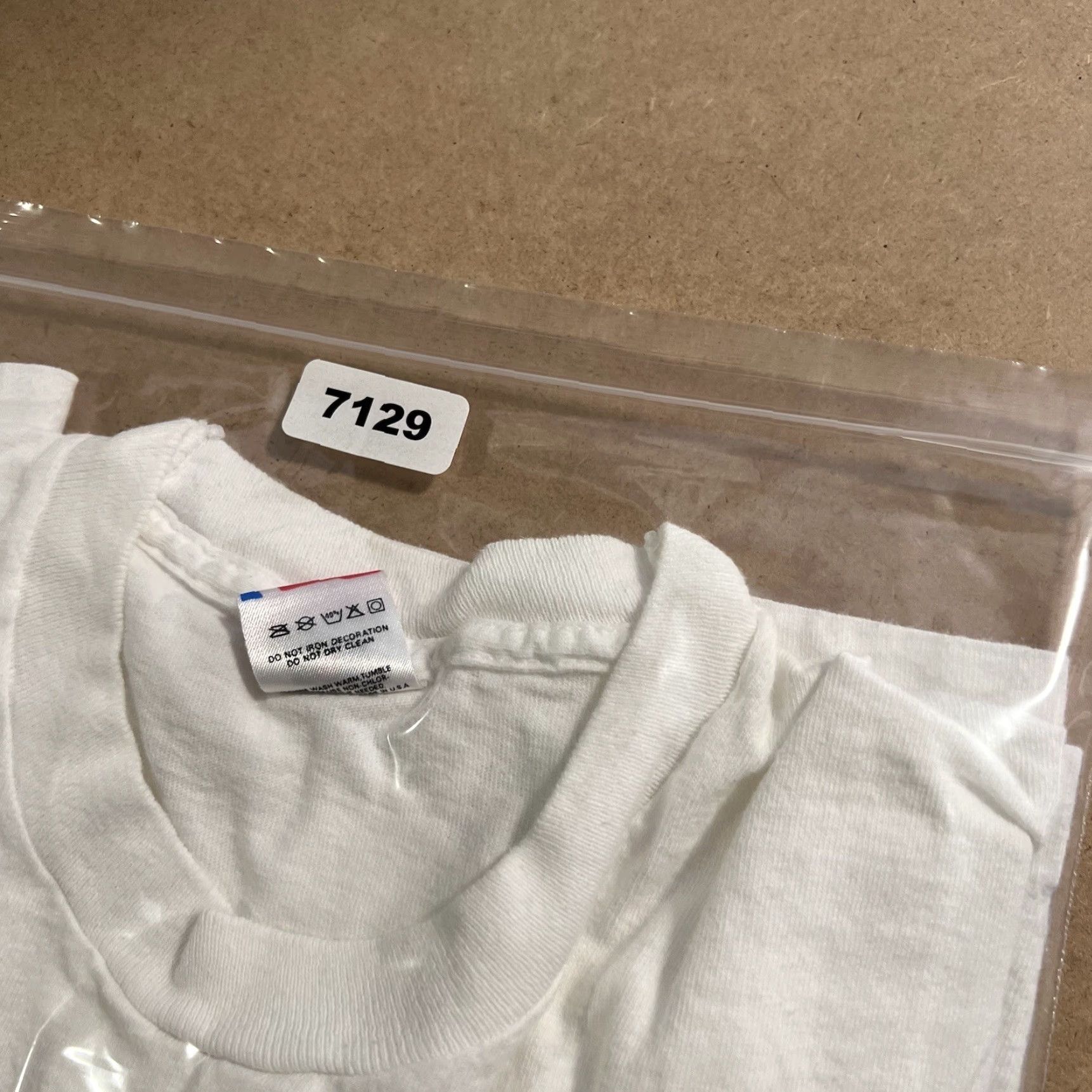 Fruit Of The Loom VINTAGE 1990 Monterey Historics Races T Shirt Adult Large White Laguna Seca Mens Size US L / EU 52-54 / 3 - 8 Thumbnail