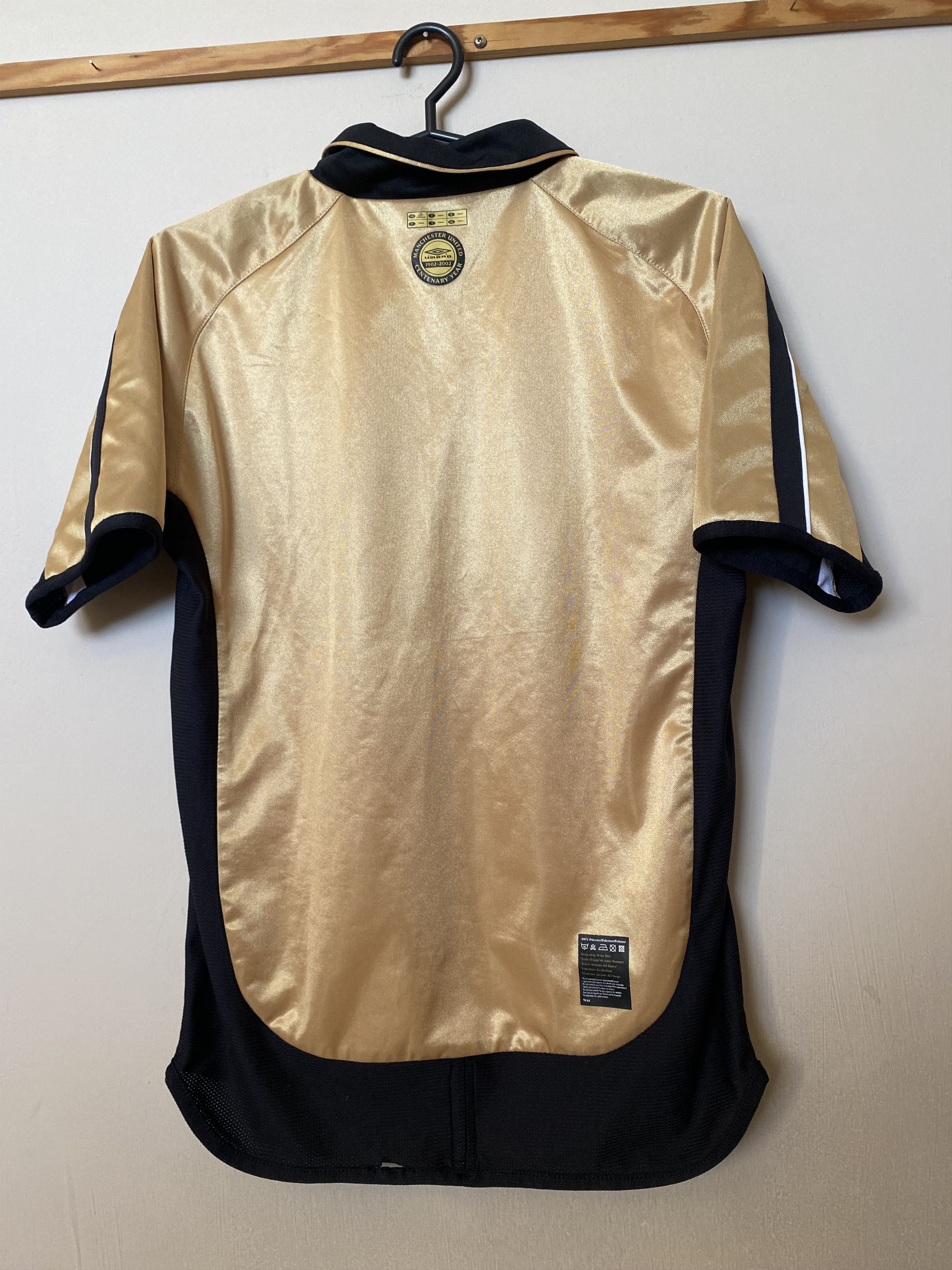 Umbro Vintage MANCHESTER UNITED 2001 - 2002 - Umbro - S - UNIQUE Size US S / EU 44-46 / 1 - 2 Thumbnail