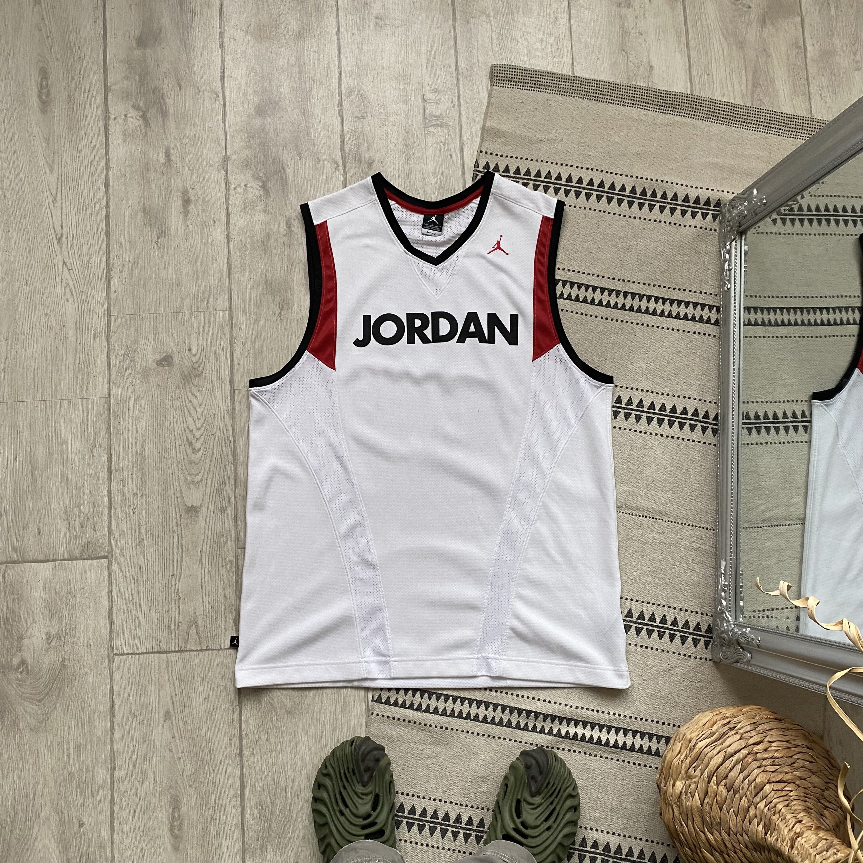 Jordan Brand Vintage Nike Jordan tee Sleeveless Jersey Center logo #23 Size US L / EU 52-54 / 3 - 2 Thumbnail