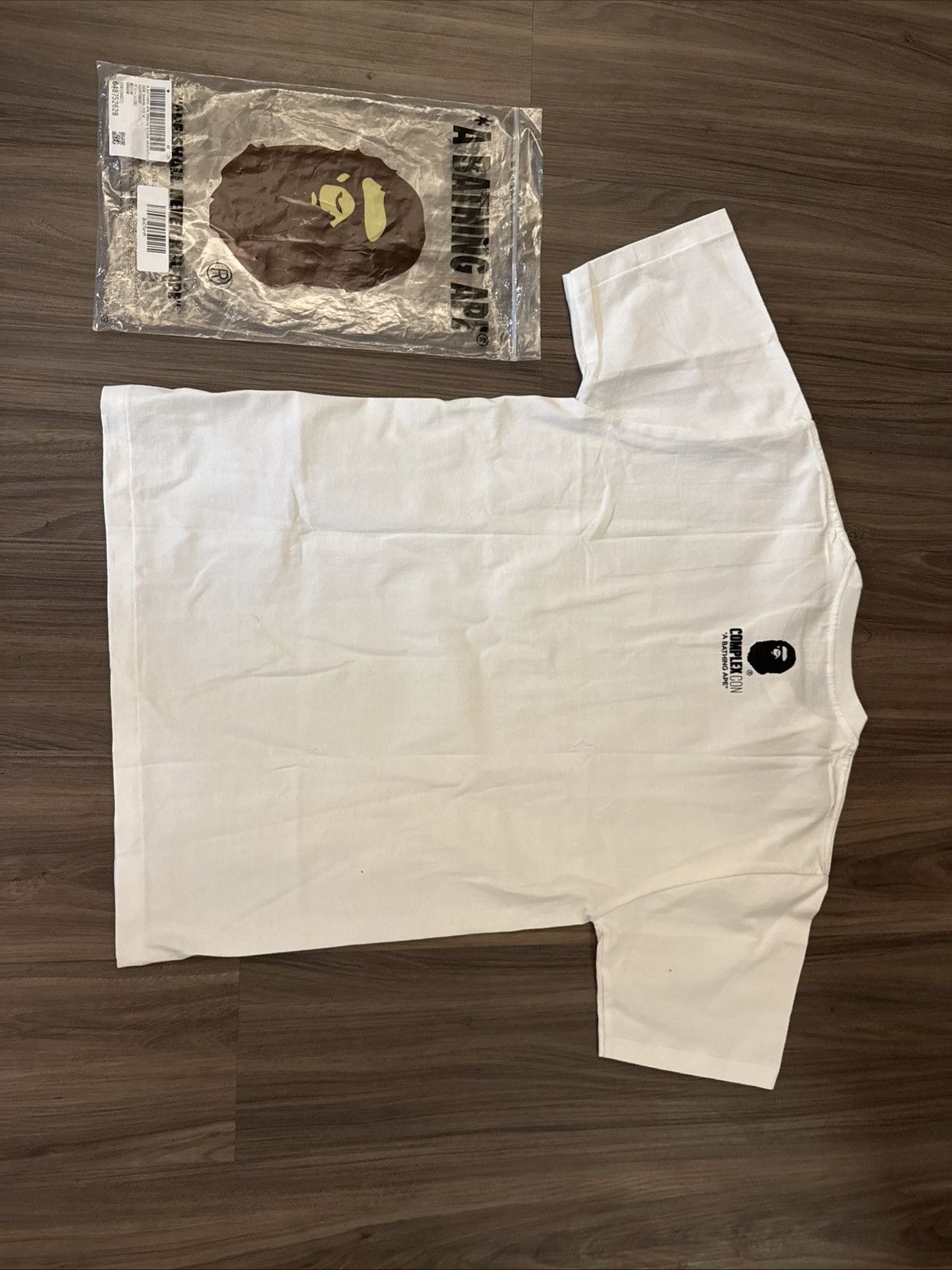 Bape × Complex BAPE x ComplexCon 2017 Exclusive White Tee Size M Size US M / EU 48-50 / 2 - 7 Thumbnail