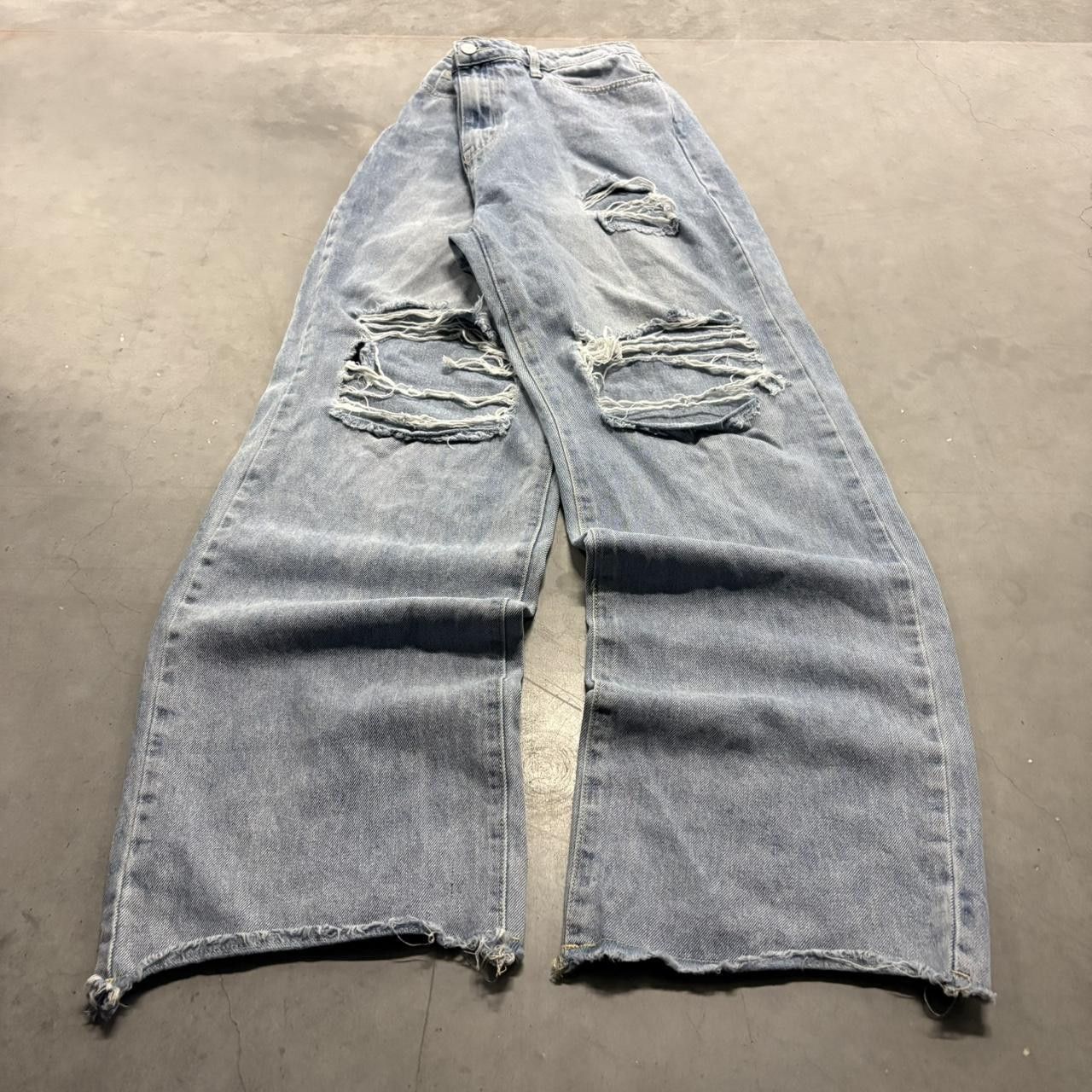 Vintage Crazy Vintage Y2K/2000s Super Baggy Wideleg Ripped Distressed Light Blue Wash Denim Jeans! Size US 32 / EU 48 - 2 Thumbnail