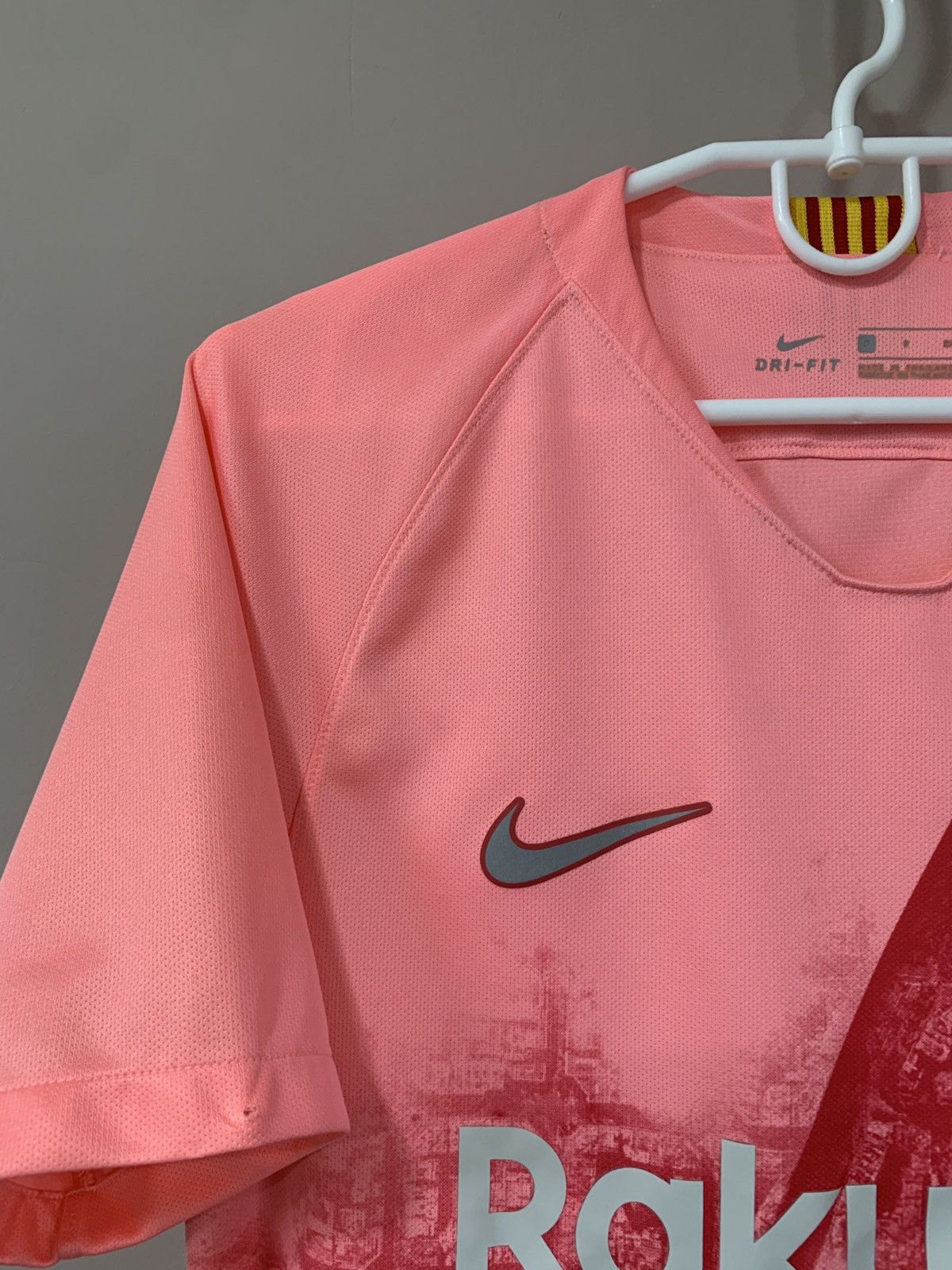 Nike Barcelona 2018 Third Football Shirt Nike Pink Soccer Jersey Size US S / EU 44-46 / 1 - 6 Thumbnail