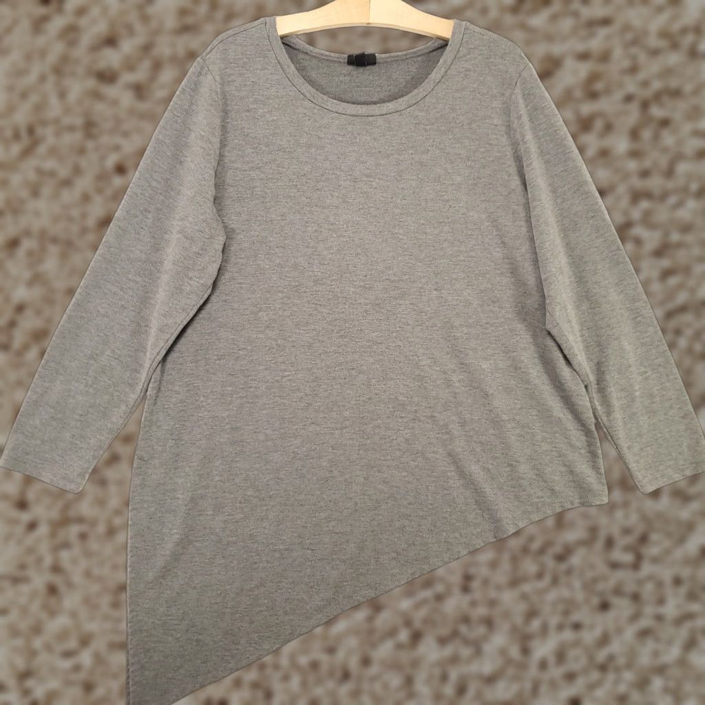 Torrid Torrid Asymmetric Top Womens 1X Tunic Gray Long Sleeve Lightweight Sweater Size XL / US 12-14 / IT 48-50 - 1 Thumbnail