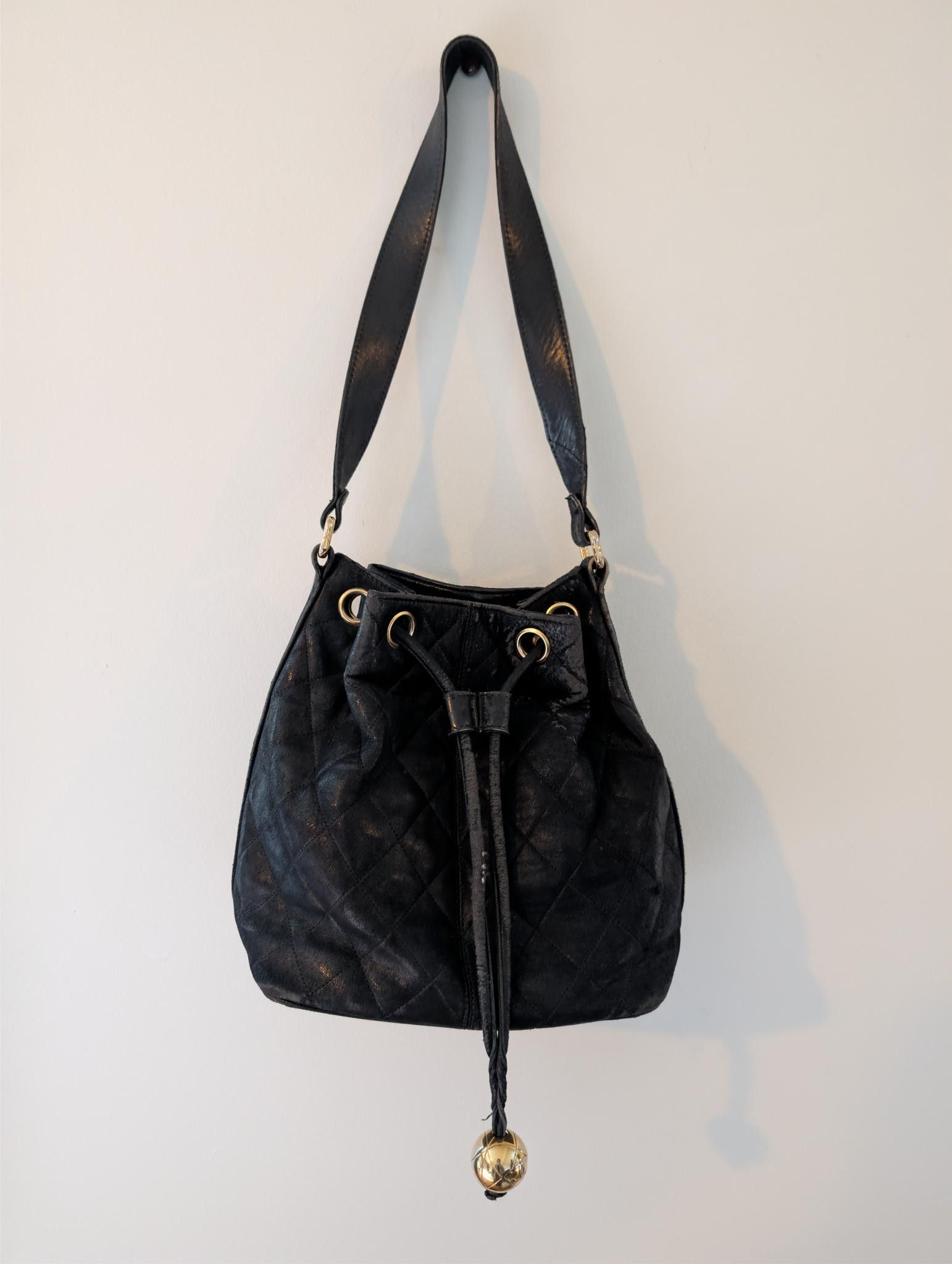 Chanel Vintage Chanel Black Leather Quilted Bag Size ONE SIZE - 1 Thumbnail
