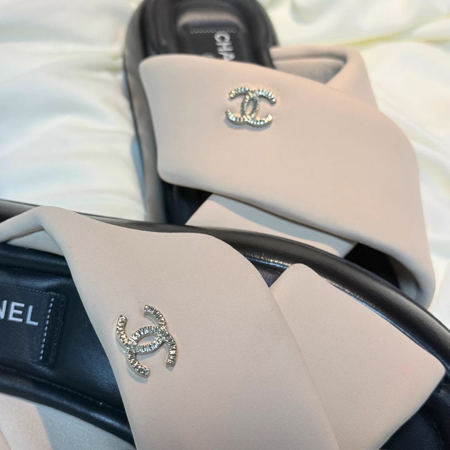 Chanel CHANEL Black & Pink Double C Mule EUR35 99new Size US 4.5 / IT 34.5 - 8 Thumbnail