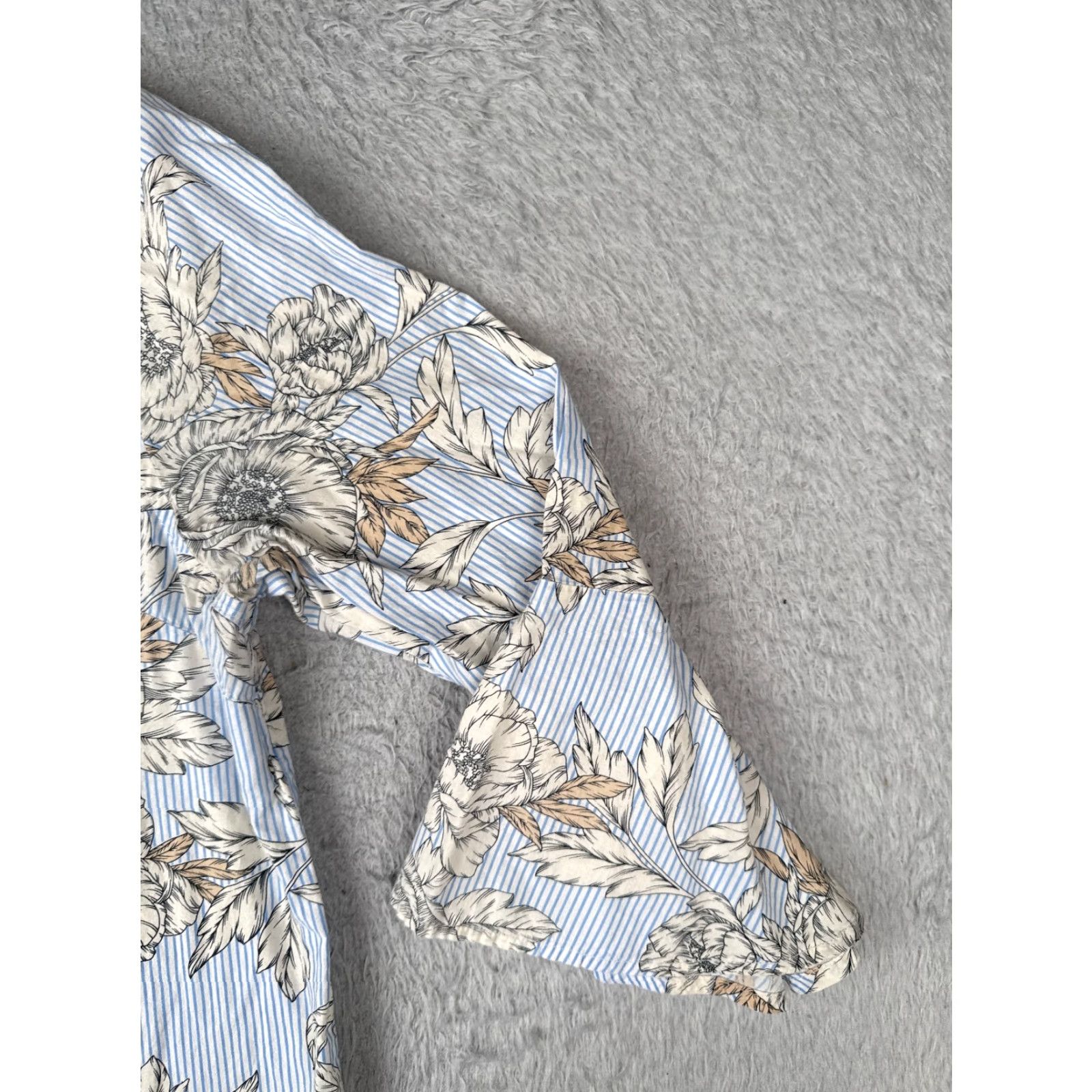 Tommy Hilfiger Tommy Hilfiger Shirt Women L Blue Beige Floral Stripe 3/4 Bell Sleeve Cotton Knit Logo Button Casual All Seasons Size L / US 10 / IT 46 - 2 Thumbnail