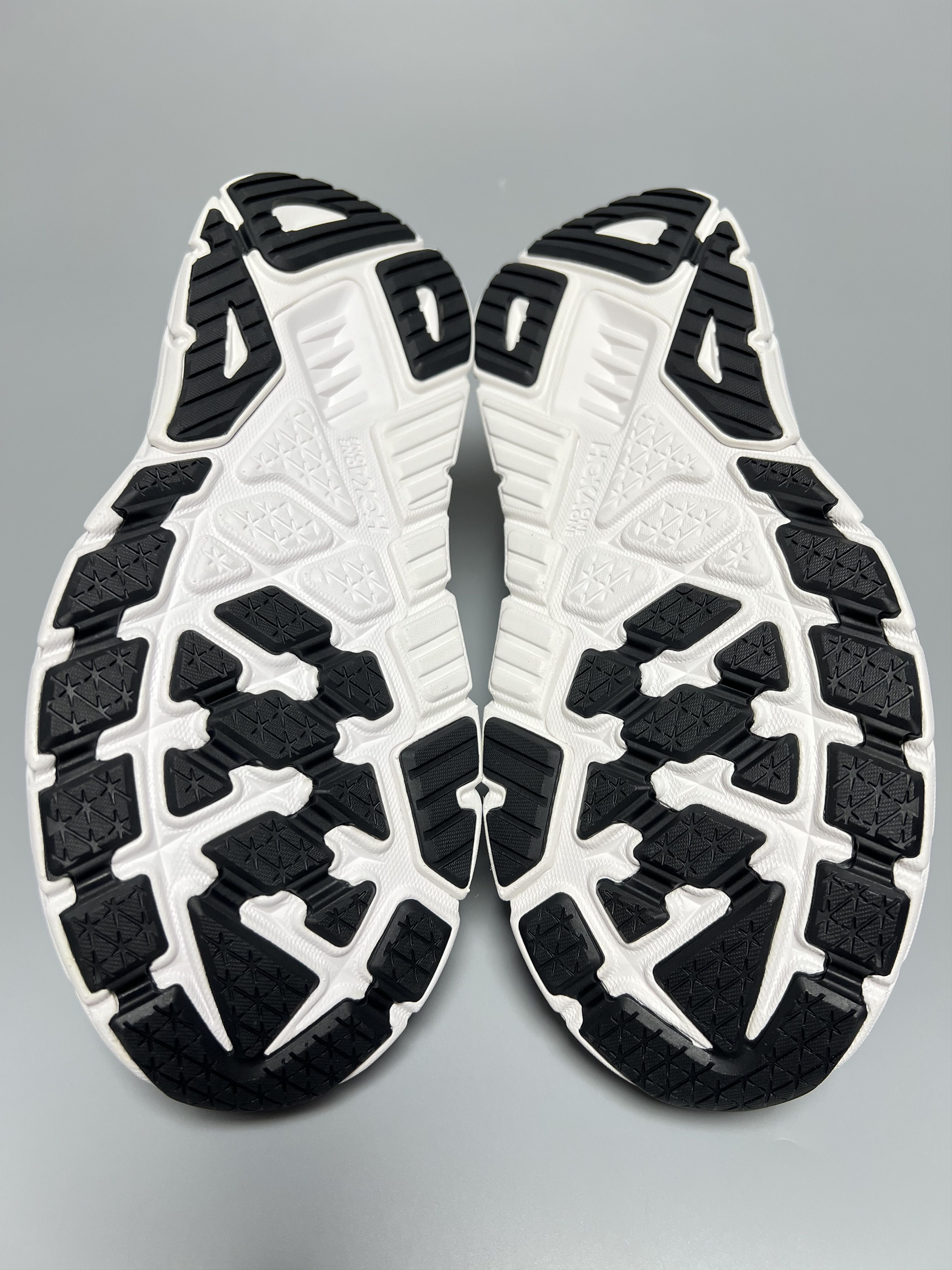 Hoka 9.5 EE Hoka One One Arahi 7 Wide Running Shoes Walking Gym Size US 9.5 / EU 42-43 - 14 Thumbnail