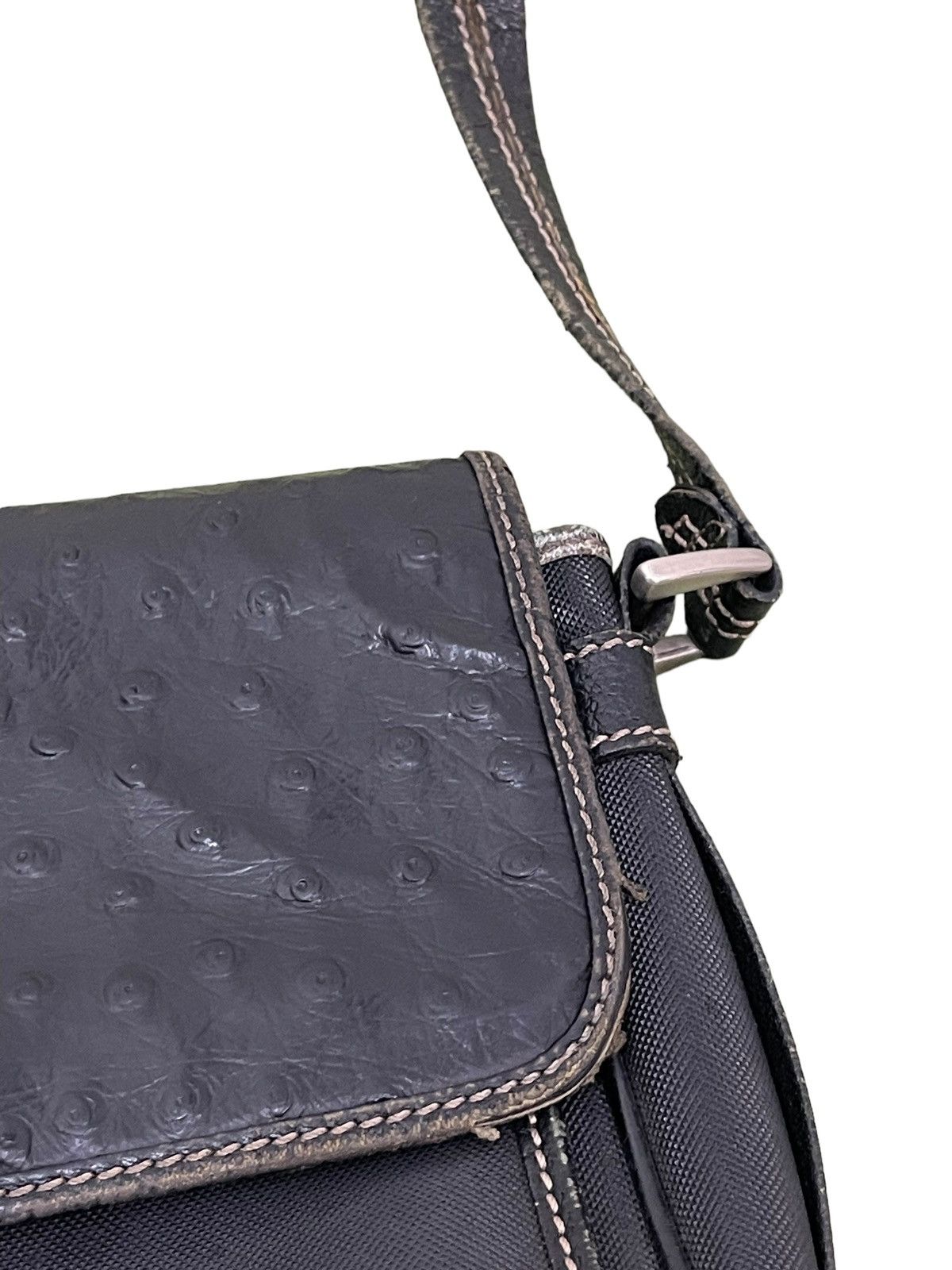 Gianfranco Ferre Cross Body Vtg Gianfranco Ferre Leather Sling Bag 2🟩 Size ONE SIZE - 11 Thumbnail