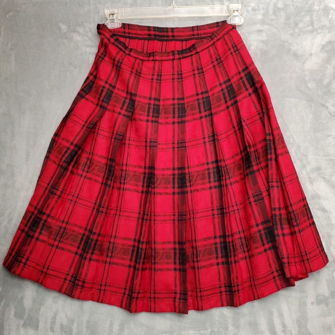 Pendleton VINTAGE Pendleton Skirt Womens 8 Red Black Plaid 100% Wool Pleated Made in USA Size 30" / US 8 / IT 44 - 3 Thumbnail