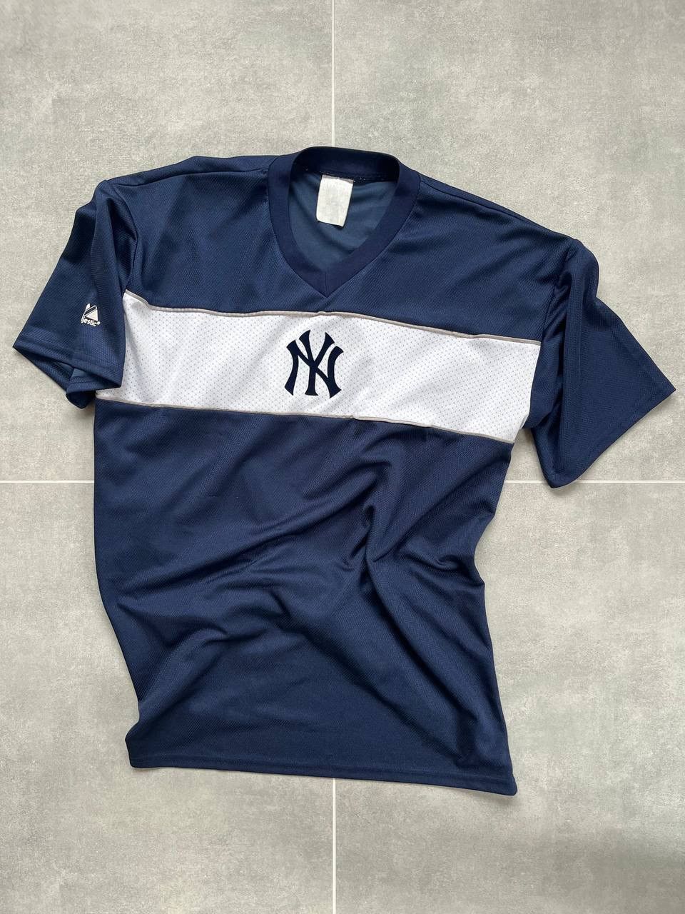 New York Yankees Vintage Majestic Yankees Logo Jersey Size US XL / EU 56 / 4 - 2 Thumbnail