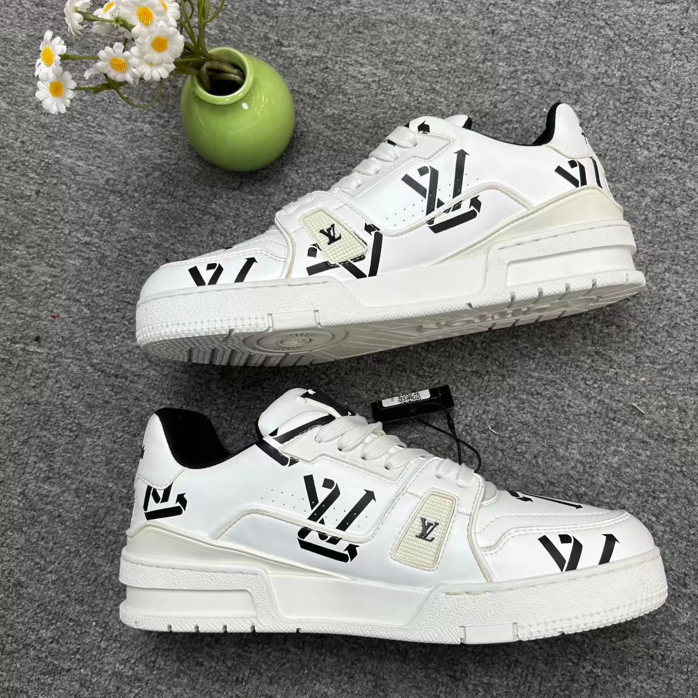 Louis Vuitton LV Trainer Black & White 40 Like New Size US 7 / EU 40 - 3 Thumbnail
