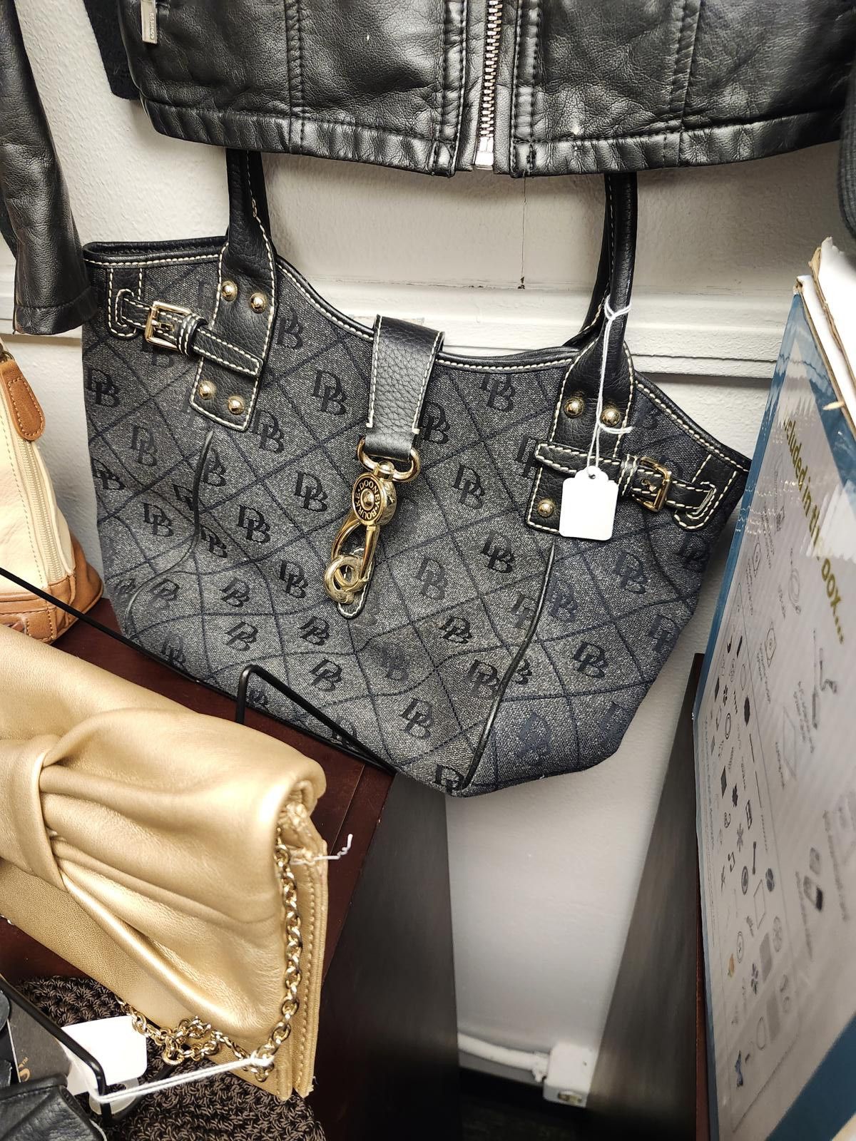 Designer Dooney and Brouke like new satchel Size ONE SIZE - 1 Preview