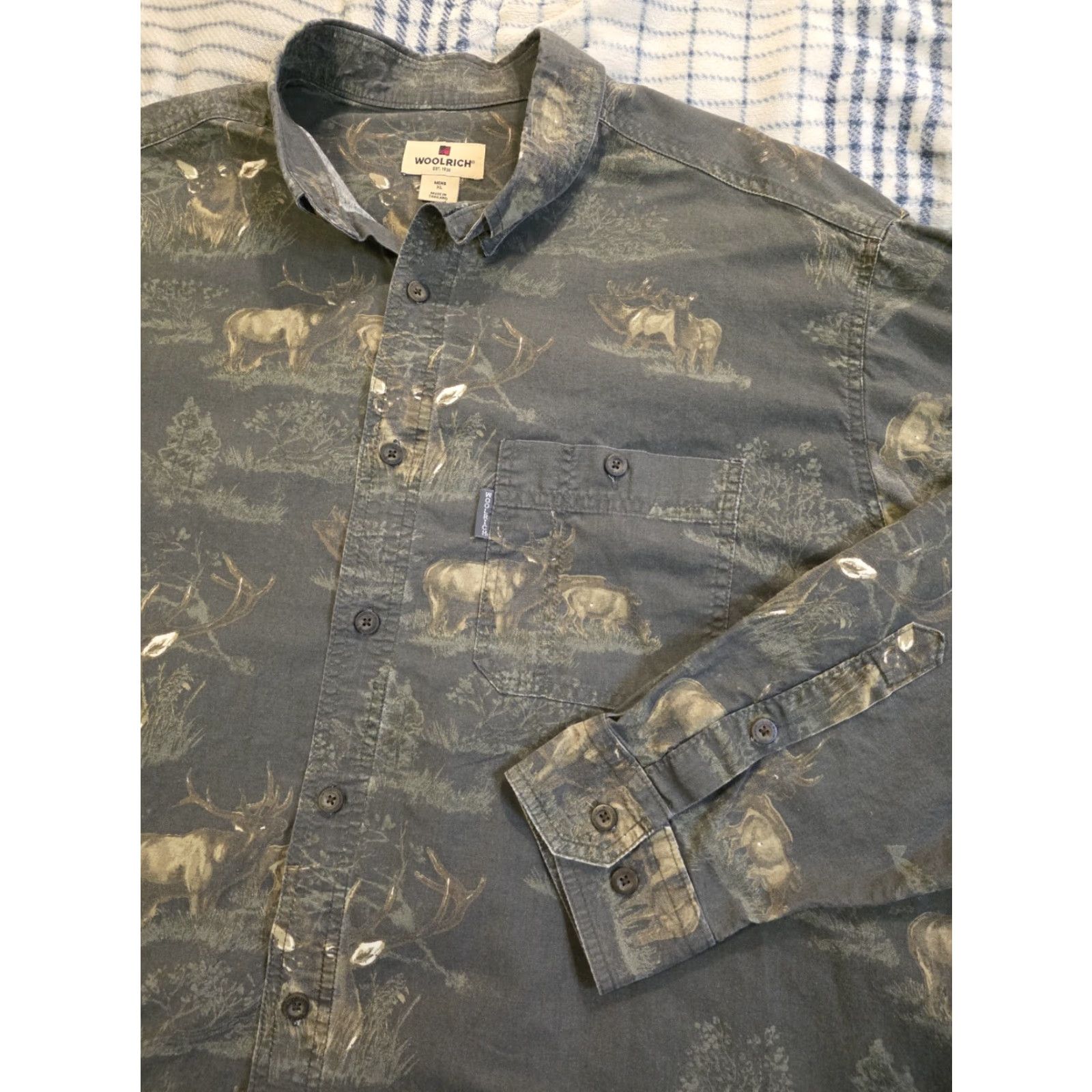 Vintage VINTAGE Woolrich Shirt Button-Up Elk AOP Graphite Long Sleeve Men's XL Gray Cotton Woolen 90s Outdoor Animals Pockets All Seasons Easy Care Size US XL / EU 56 / 4 - 2 Thumbnail
