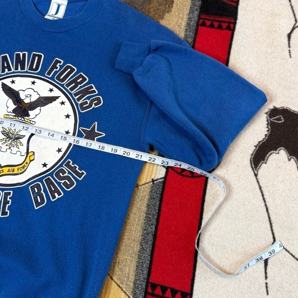 Vintage VINTAGE 90s Grand Forks Air Force Base Crewneck Sweatshirt Large Military Men Blue Crew Neck Pullover Solid Sweatshirt 90s Theme Size US L / EU 52-54 / 3 - 5 Thumbnail