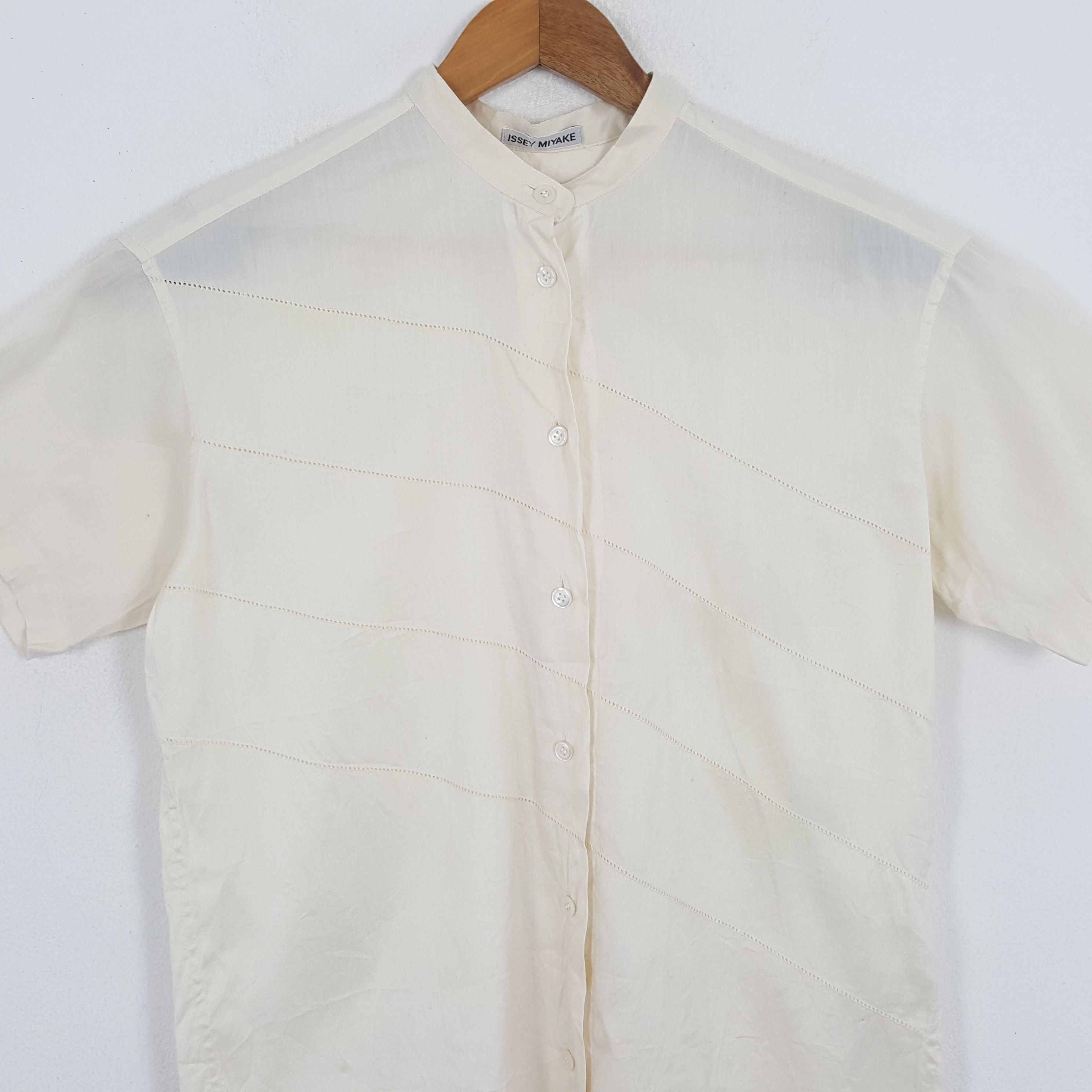 Issey Miyake × Japanese Brand × Vintage Vintage ISSEY MIYAKE Japanese Fashion Brand Button Shirts Size US M / EU 48-50 / 2 - 2 Thumbnail
